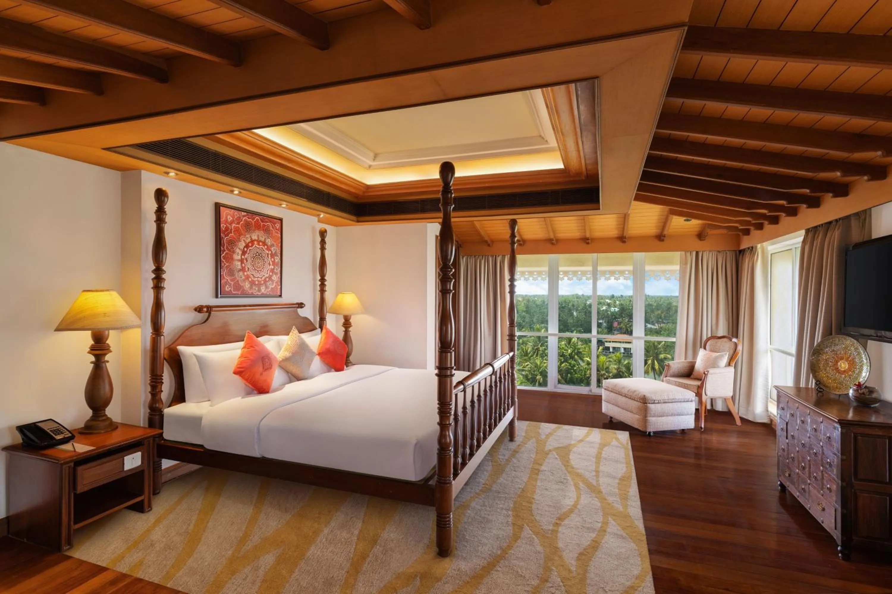 Bedroom, Bed in Le Meridien Kochi