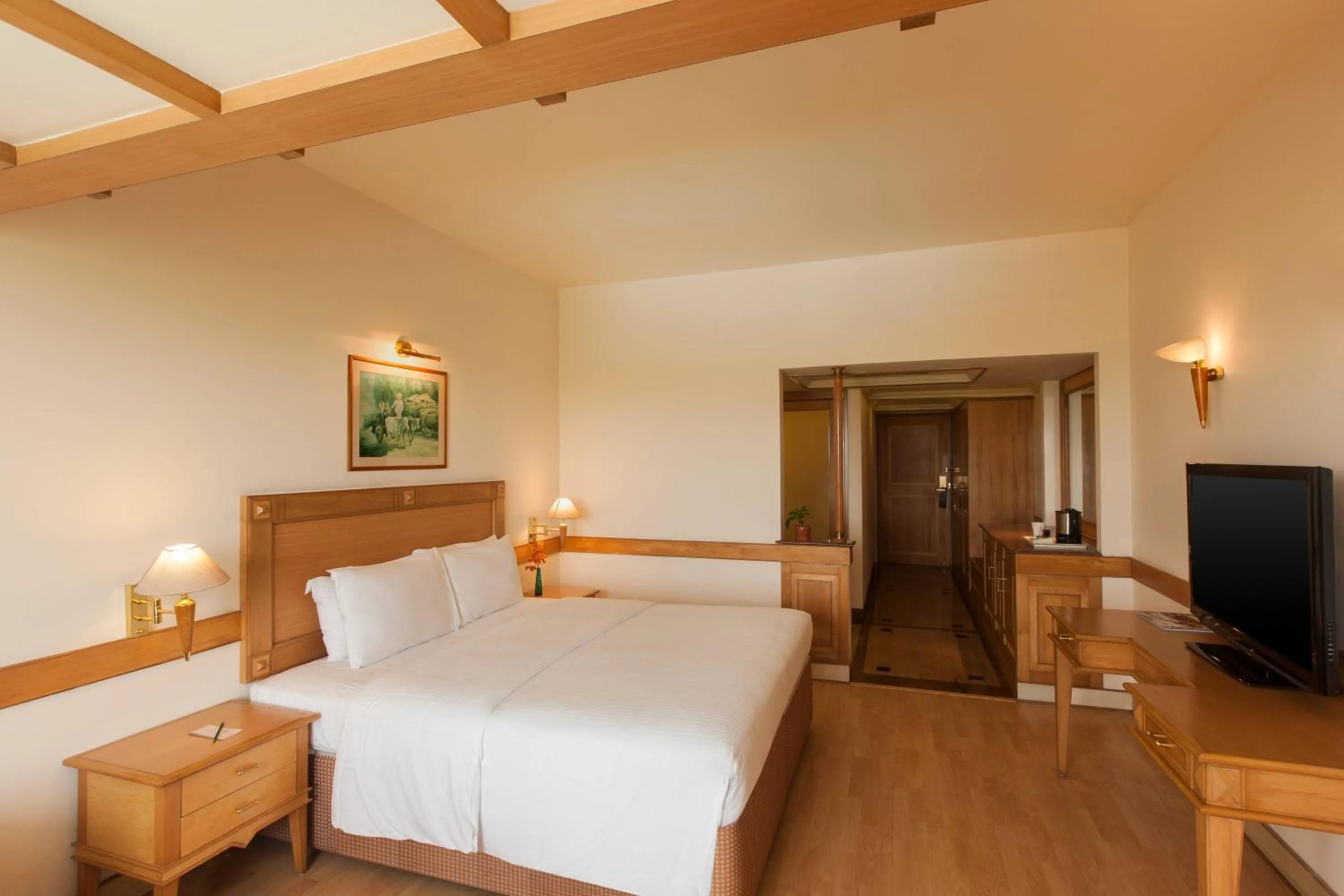 Photo of the whole room, Bed in Le Meridien Kochi