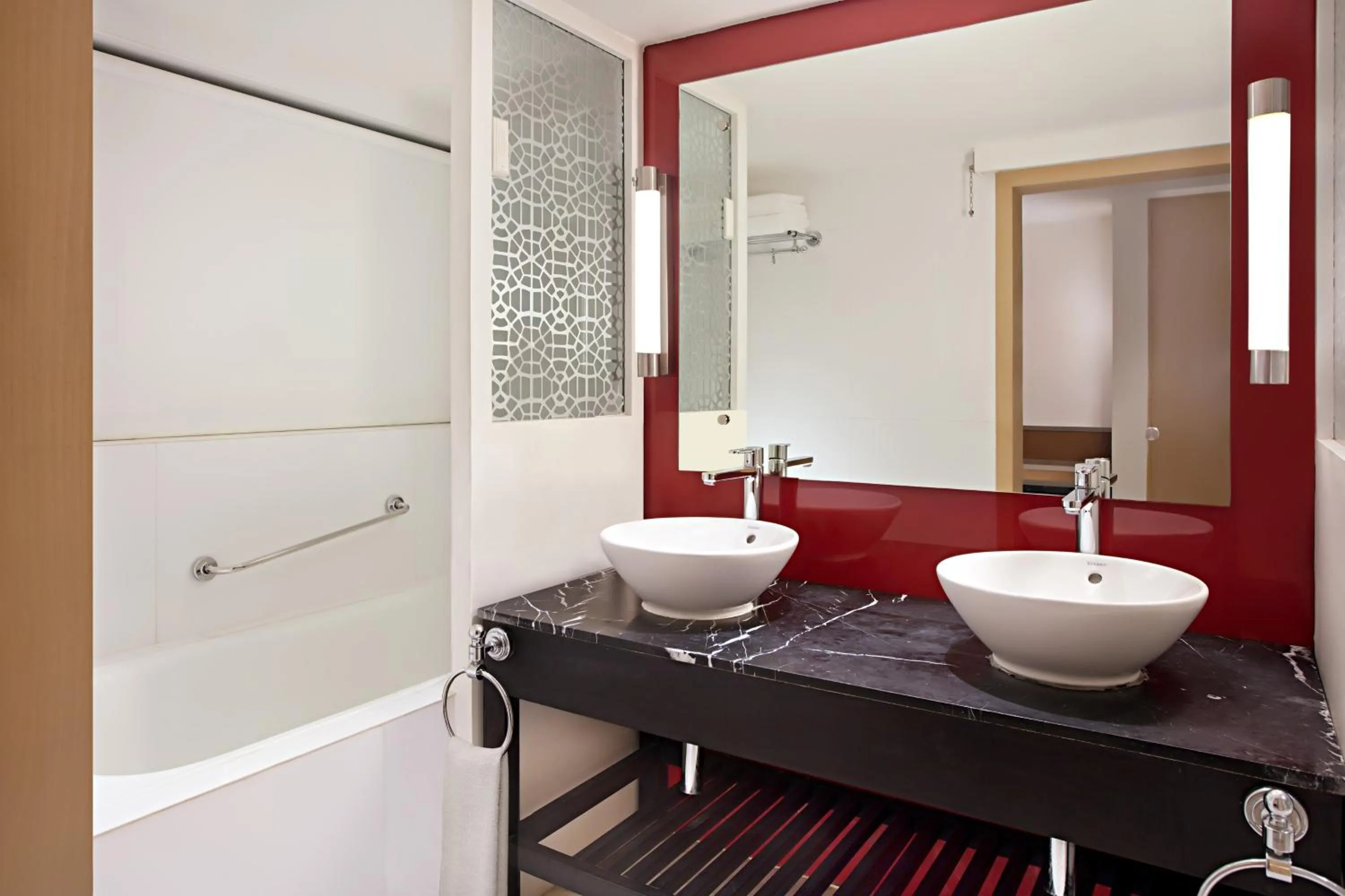 Bathroom in Le Meridien Kochi