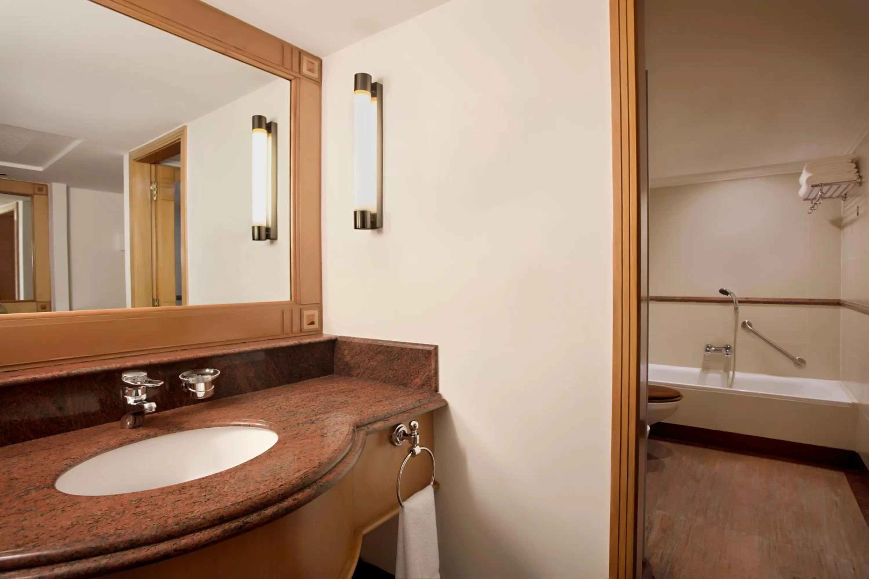 Bathroom in Le Meridien Kochi