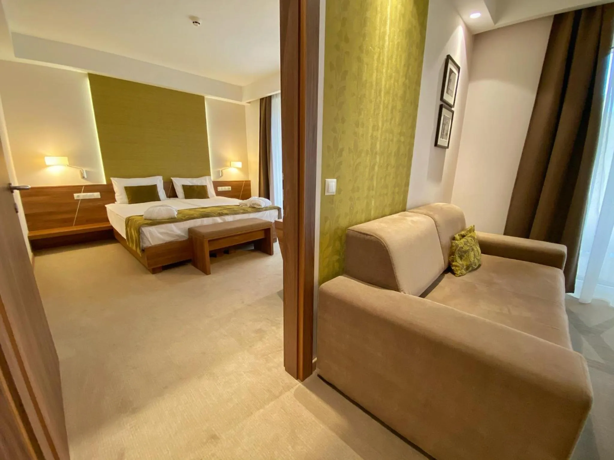 Living room, Bed in Imola Hotel Platán - Adults Only