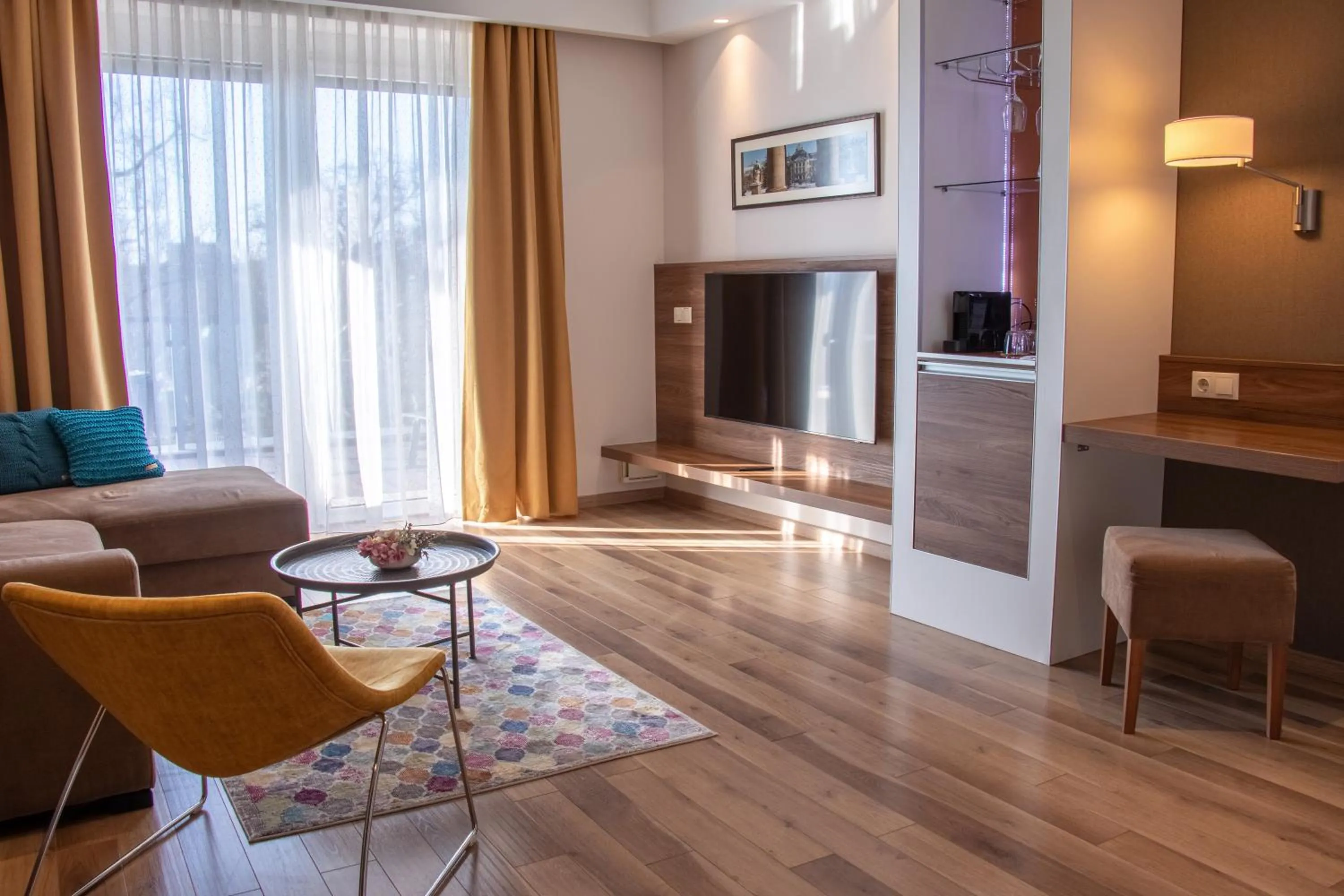 Communal lounge/ TV room in Imola Hotel Platán - Adults Only