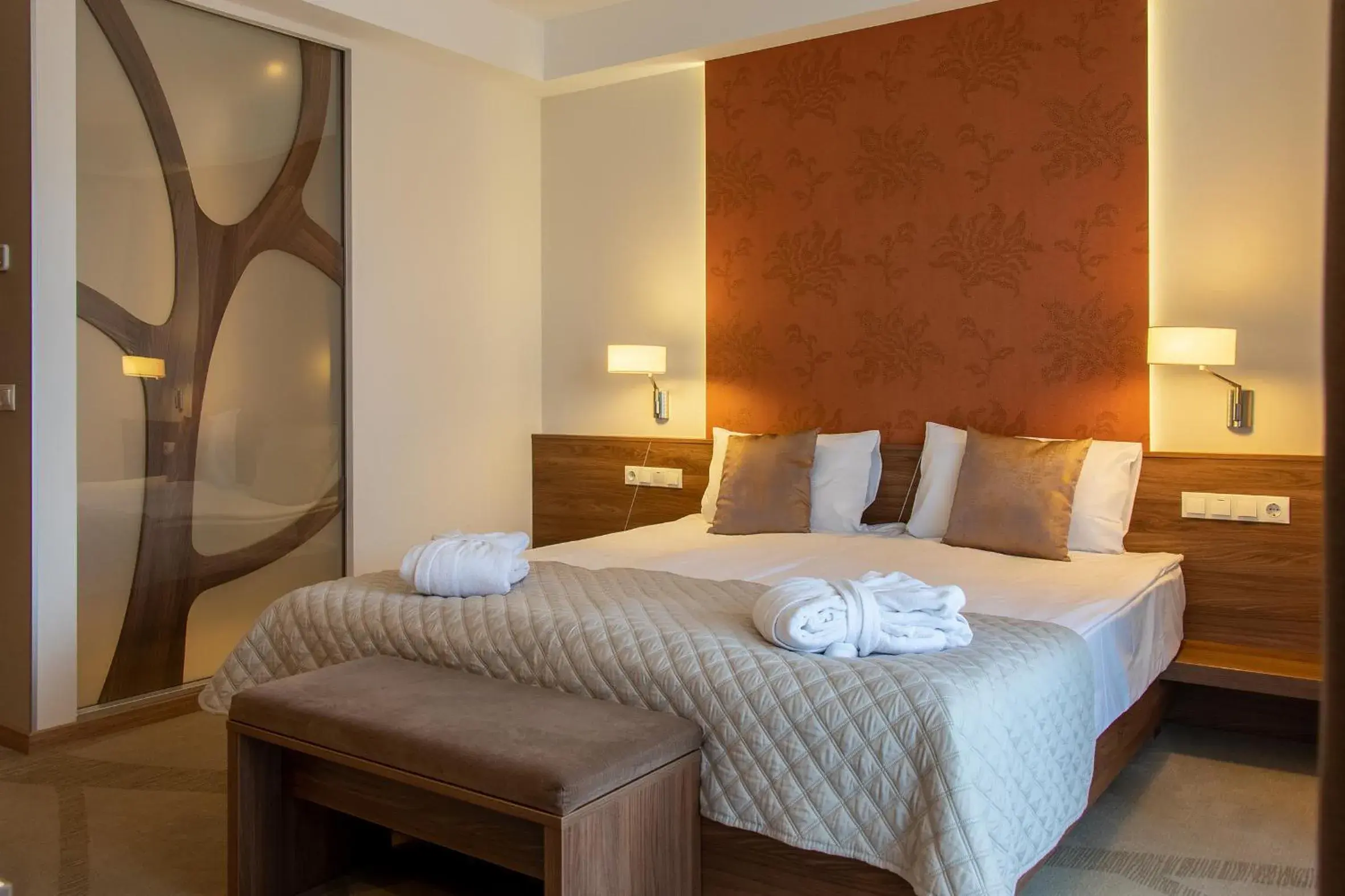 Double Room with Patio - single occupancy in Imola Hotel Platán Double Room with Patio - single occupancy in Imola Hotel Platán