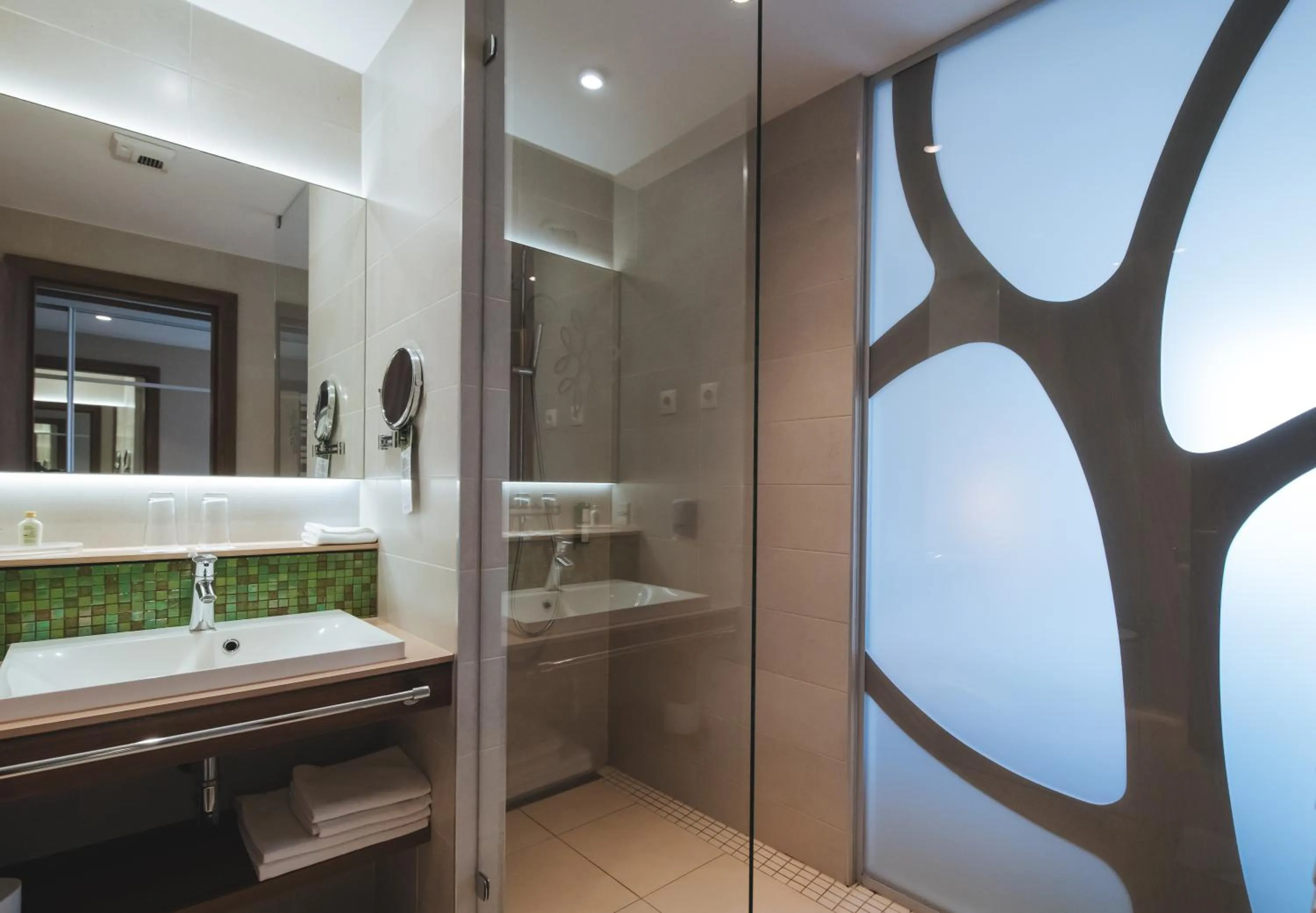 Bathroom in Imola Hotel Platán - Adults Only