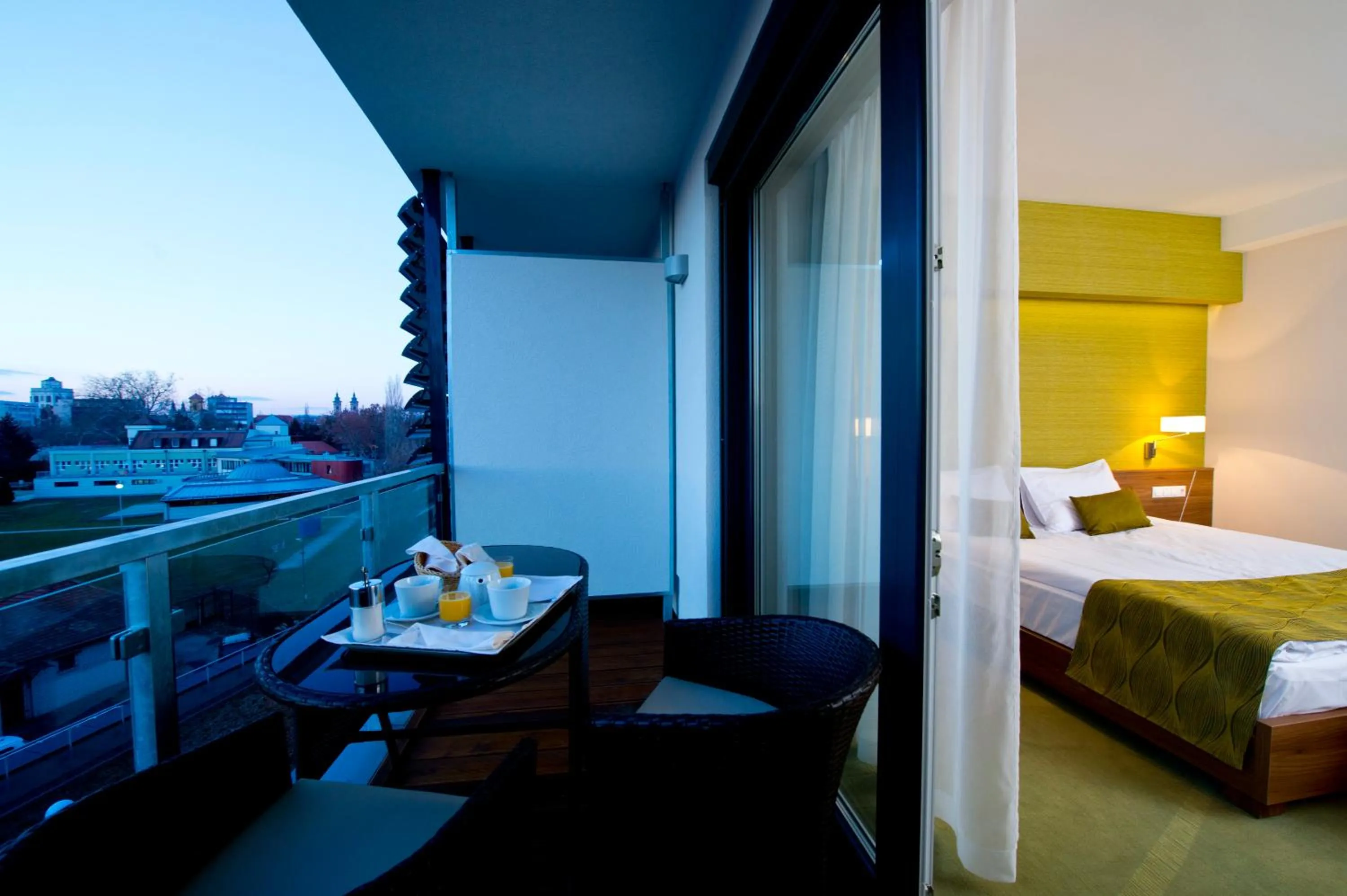Balcony/Terrace, Bed in Imola Hotel Platán - Adults Only