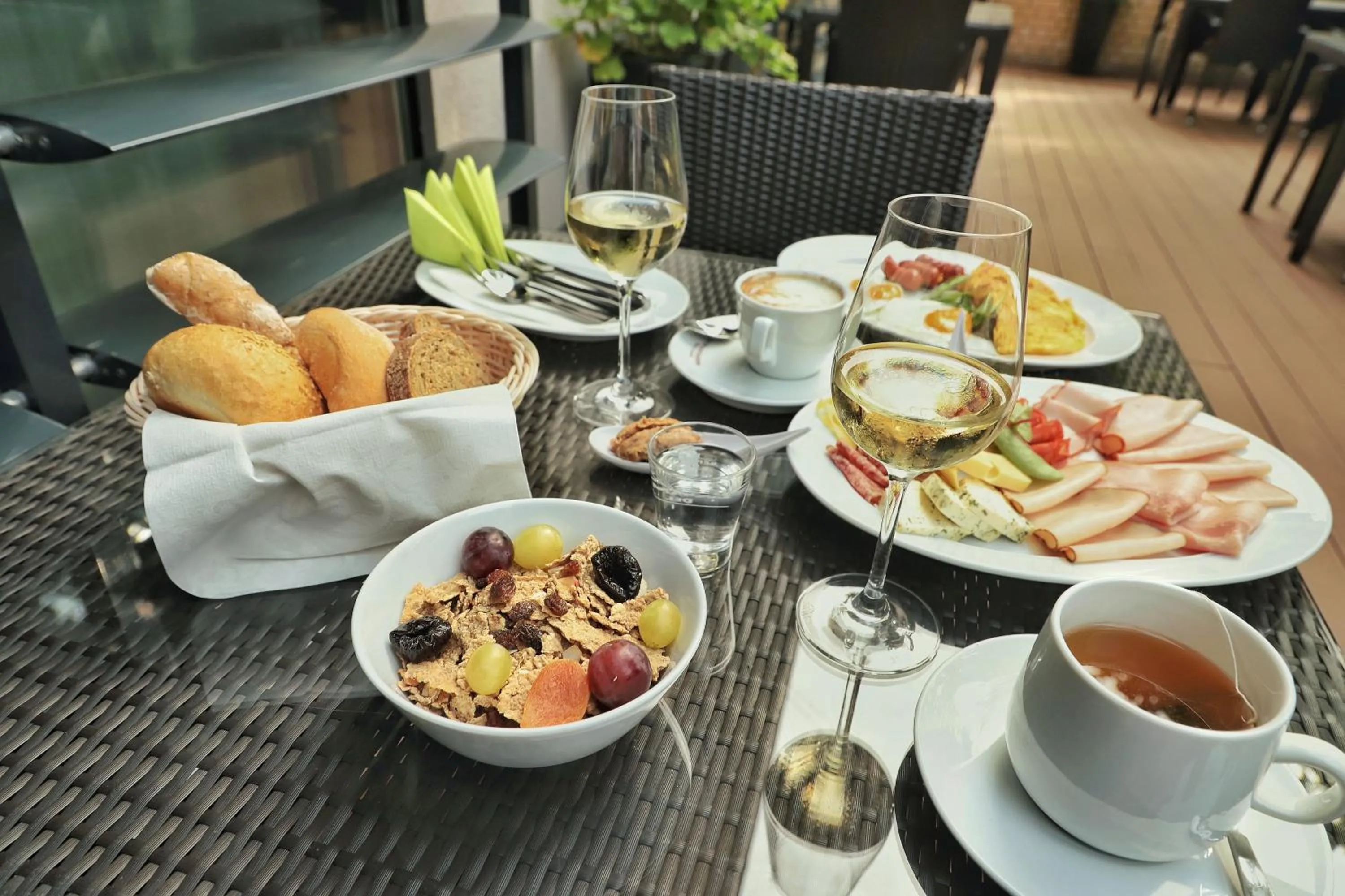 Food and drinks in Imola Hotel Platán - Adults Only