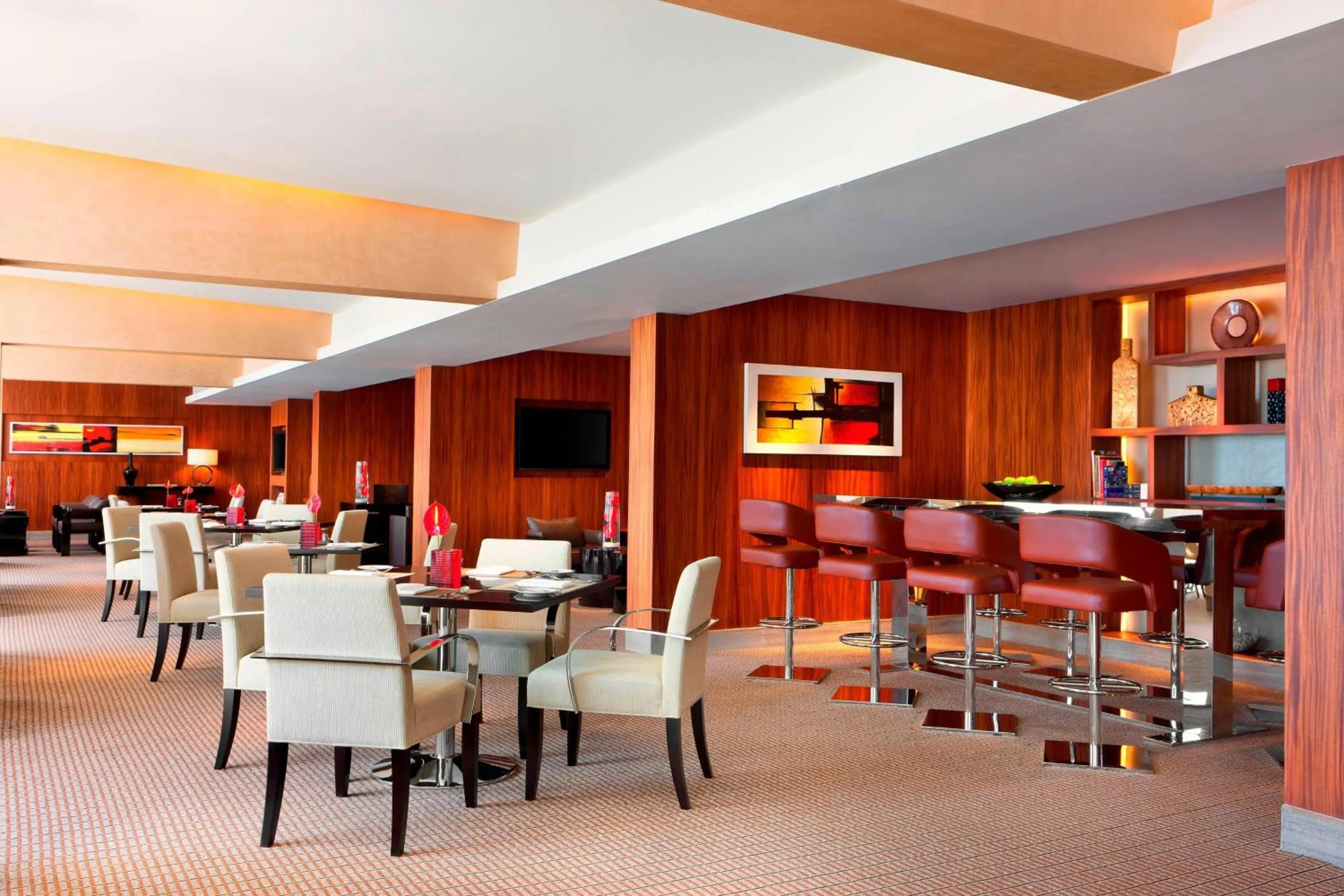 Lounge or bar in Sheraton Grand Bangalore Hotel at Brigade Gateway