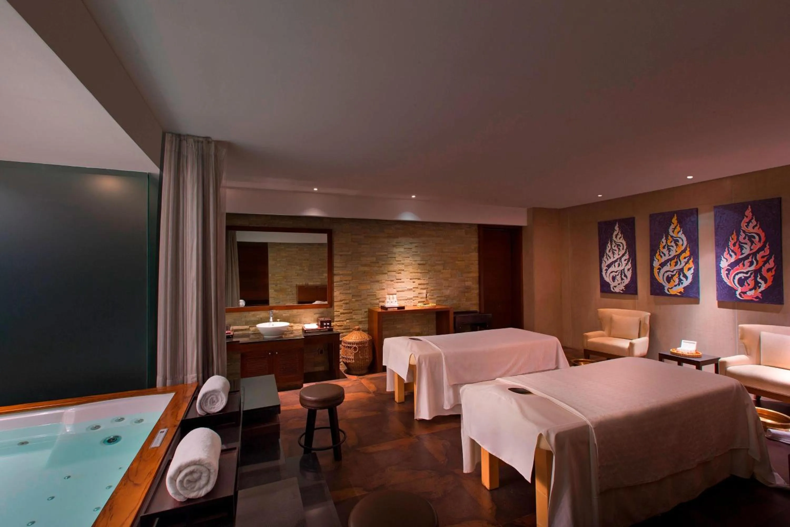 Spa and wellness centre/facilities, Bed in Sheraton Grand Bangalore Hotel at Brigade Gateway