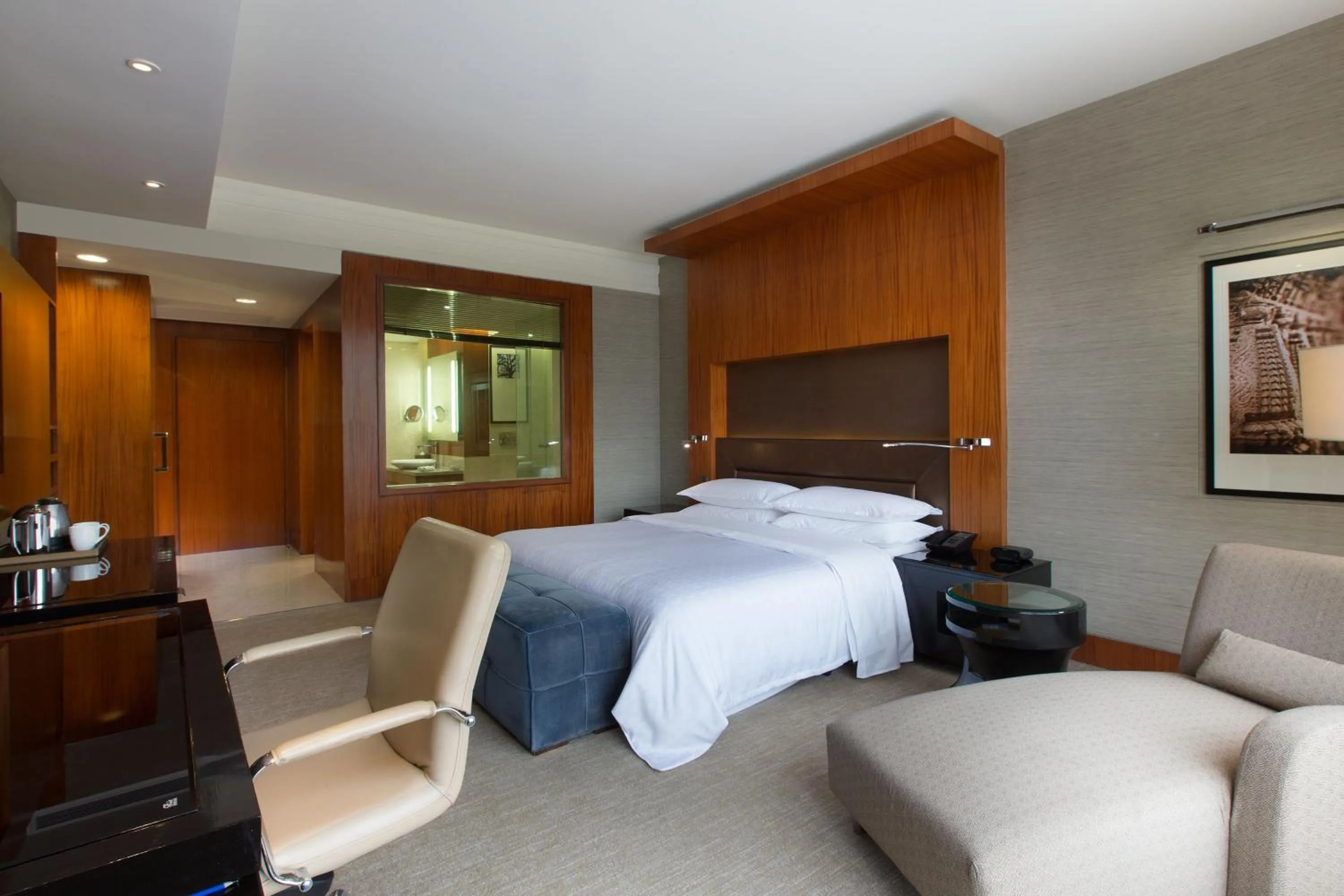 Photo of the whole room, Bed in Sheraton Grand Bangalore Hotel at Brigade Gateway