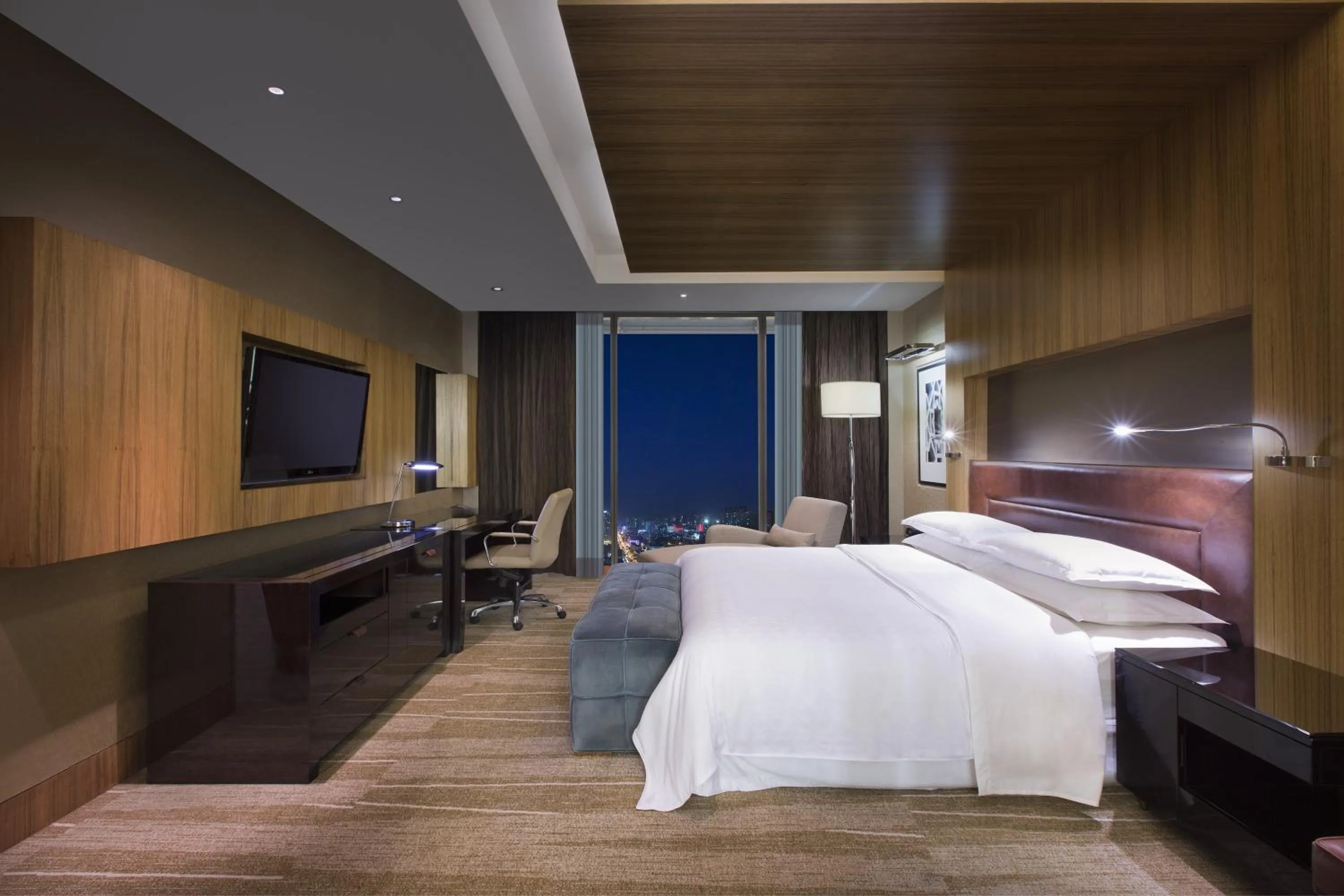 Bedroom, Bed in Sheraton Grand Bangalore Hotel at Brigade Gateway