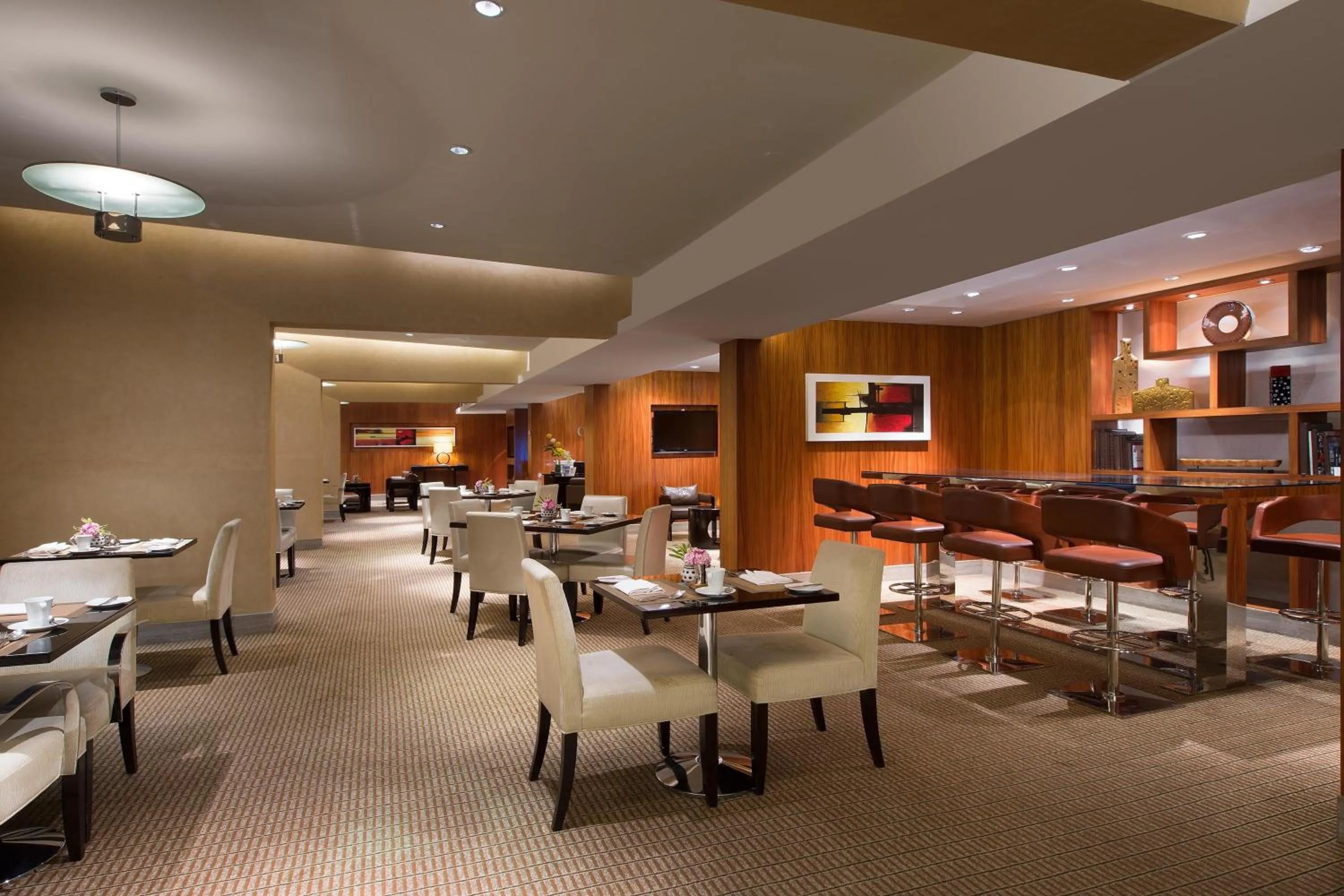 Lounge or bar in Sheraton Grand Bangalore Hotel at Brigade Gateway