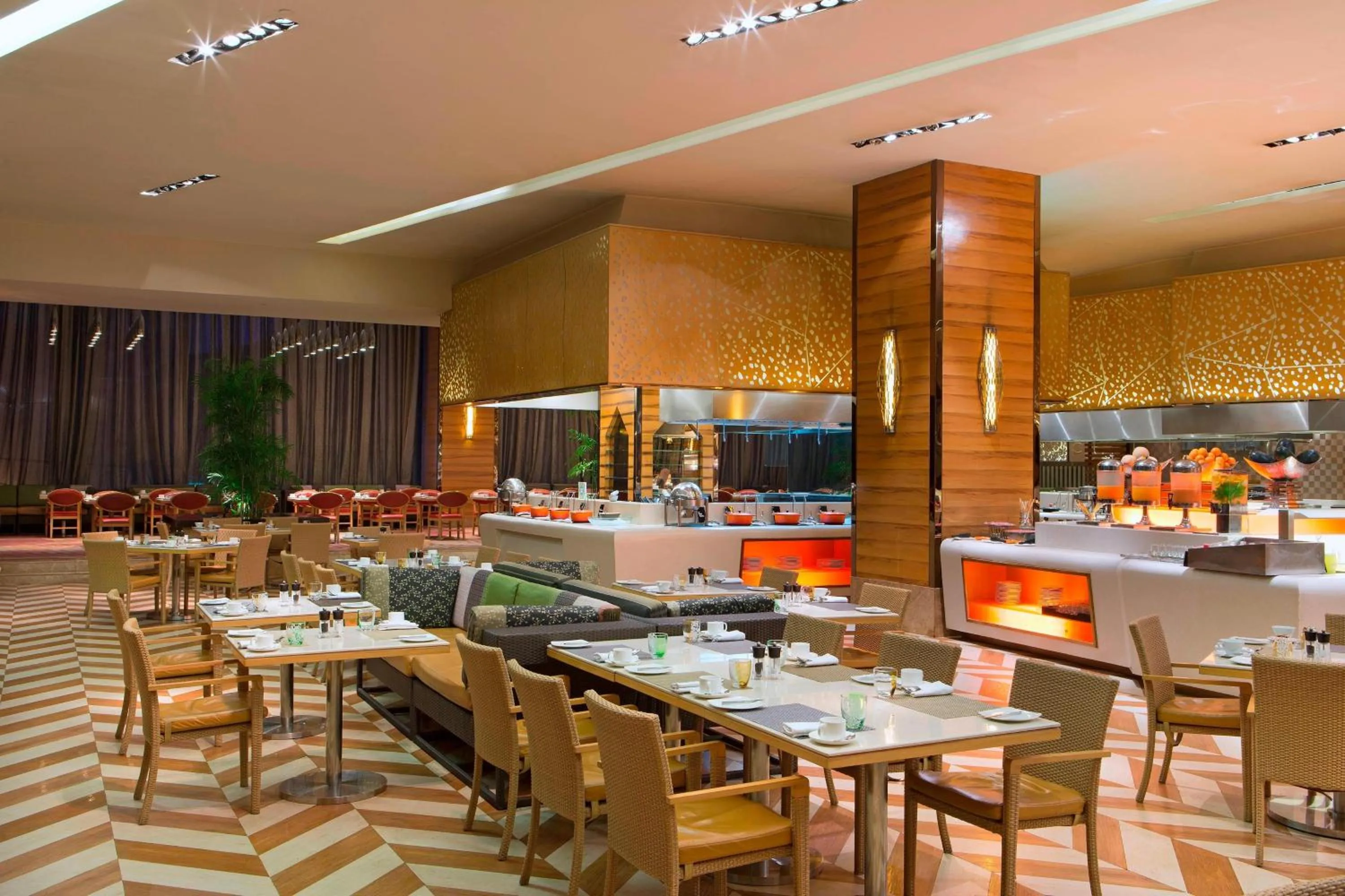 Restaurant/places to eat in Sheraton Grand Bangalore Hotel at Brigade Gateway
