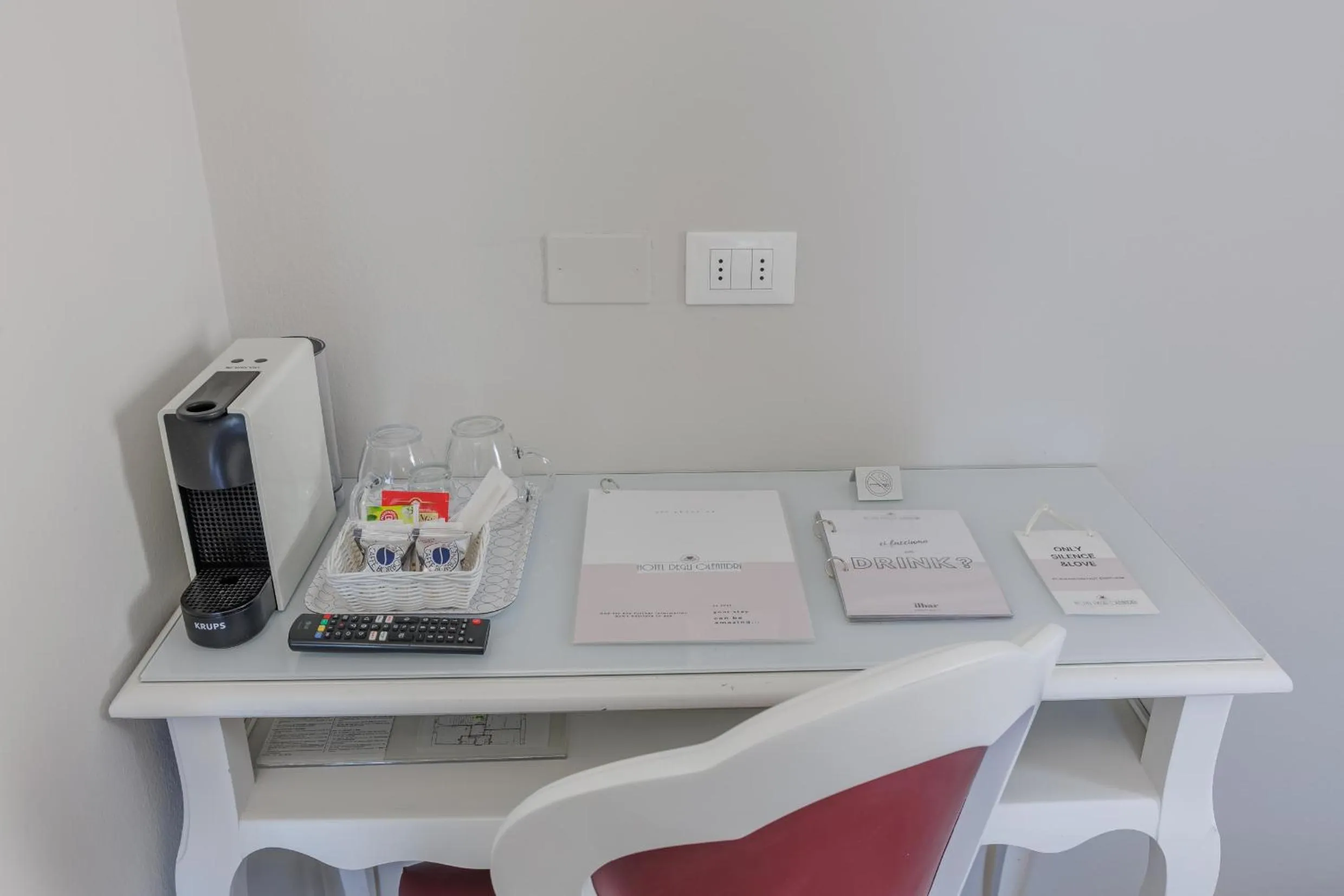 Photo of the whole room in Hotel Degli Oleandri