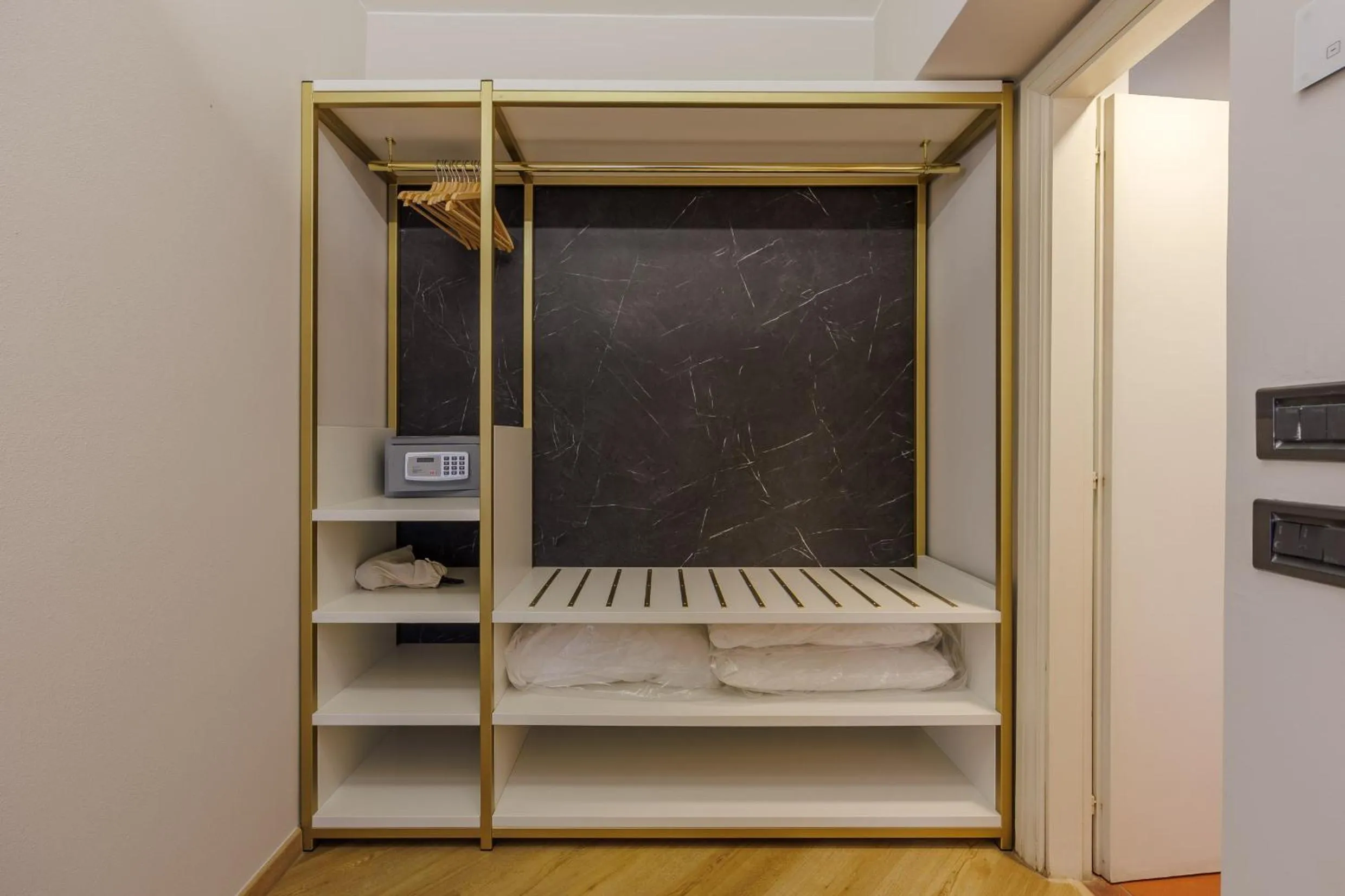 wardrobe in Hotel Degli Oleandri