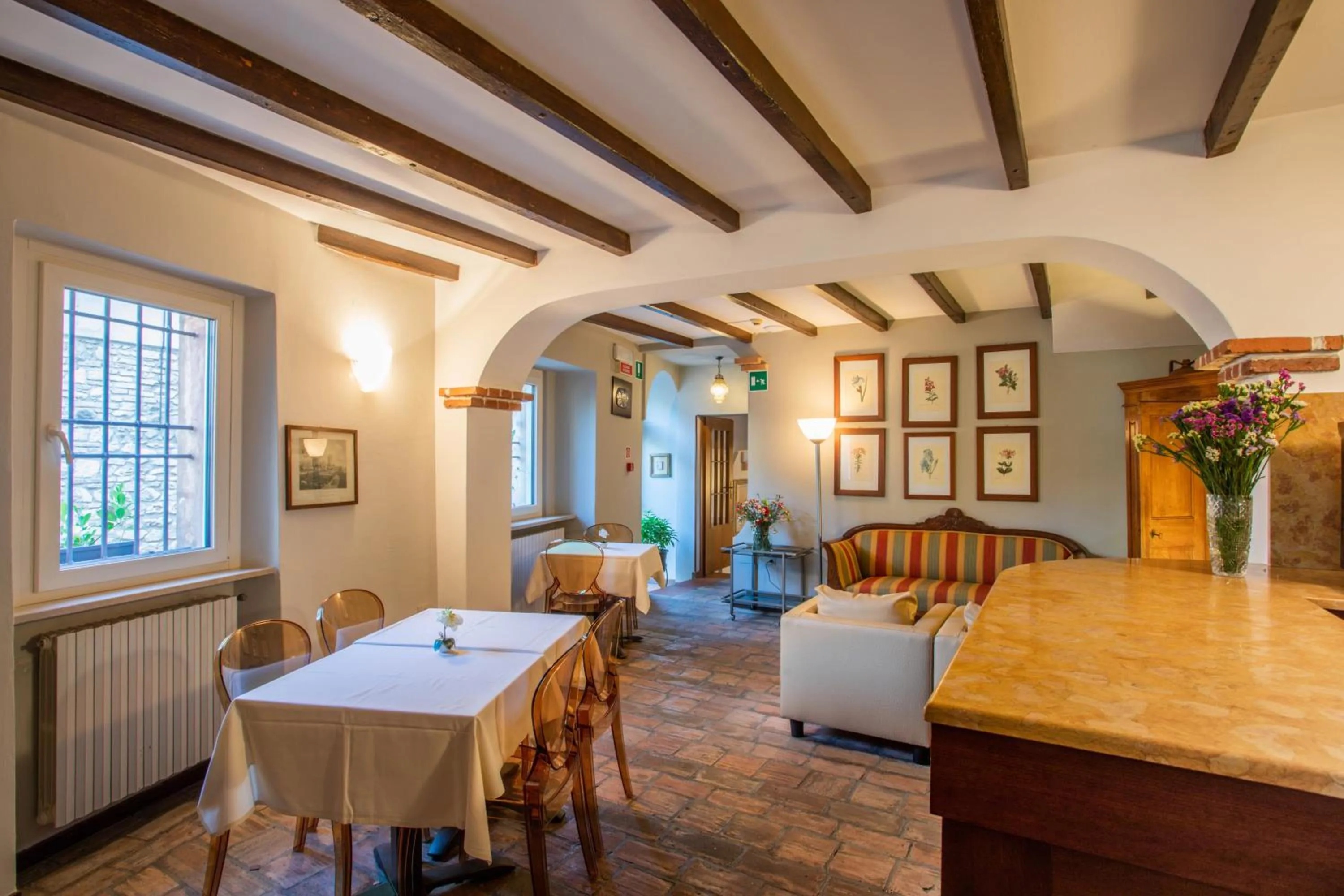 Communal lounge/ TV room in Hotel Degli Oleandri