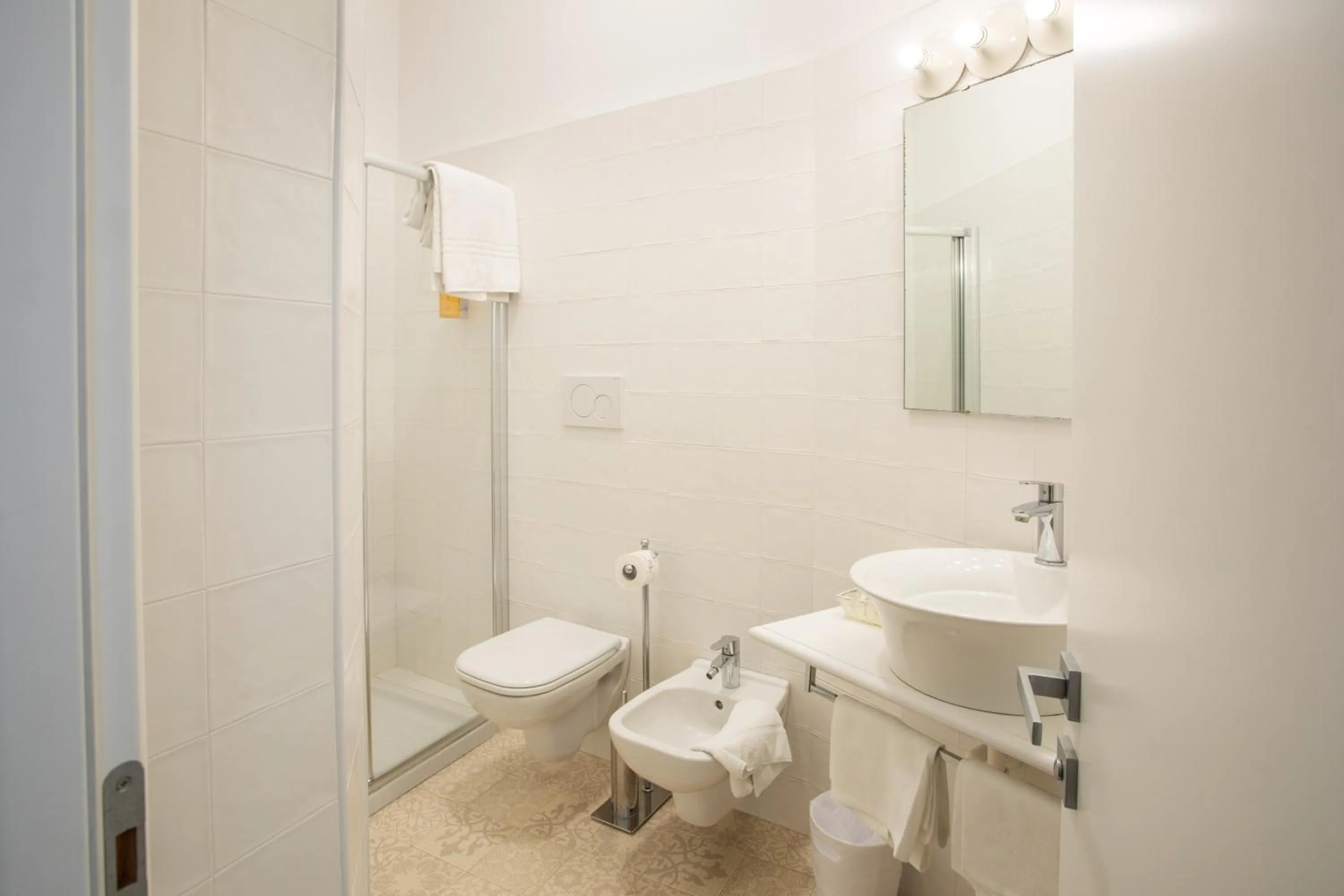 Shower in Hotel Degli Oleandri