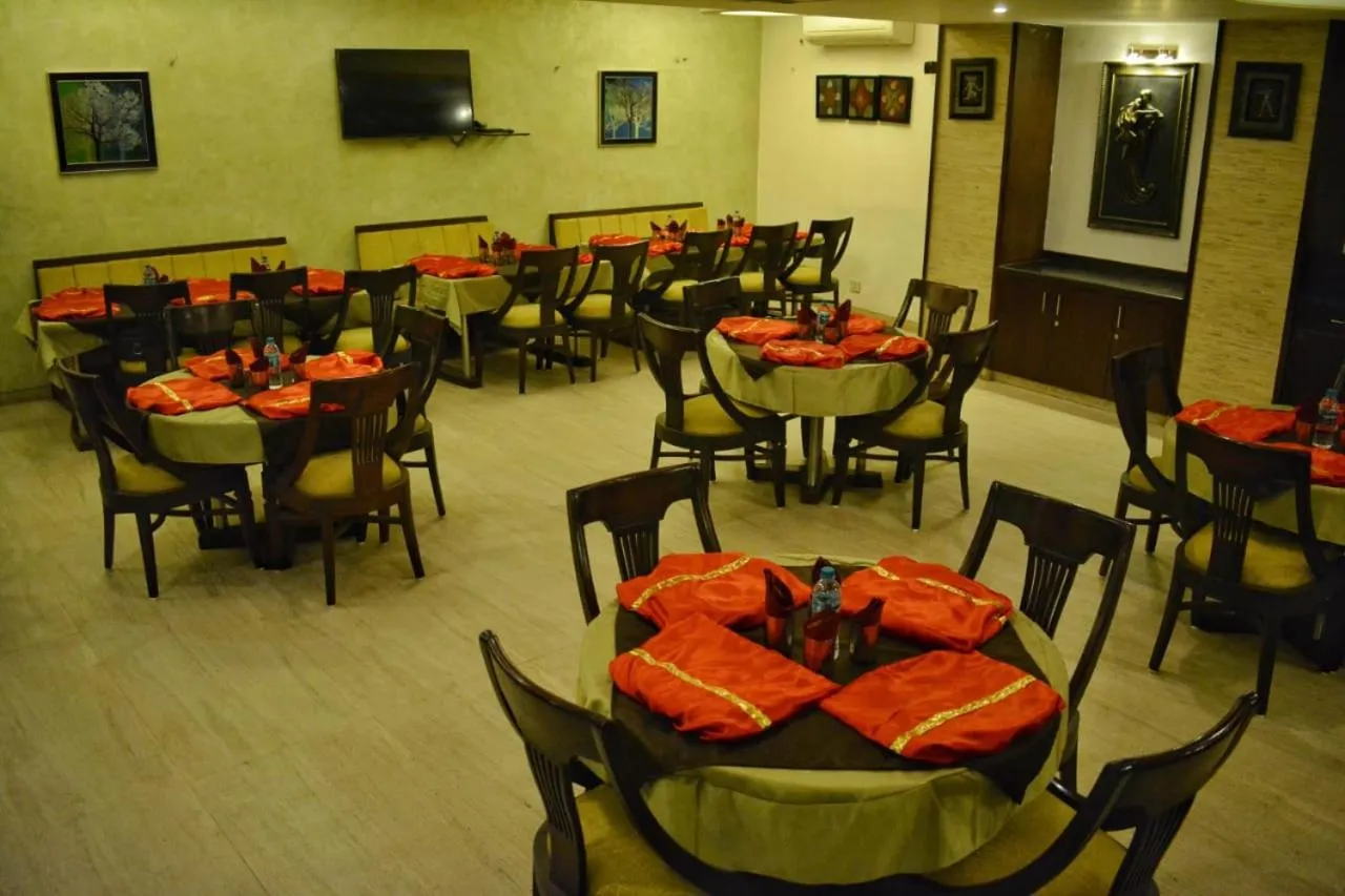 Restaurant/places to eat in Hotel Aditya