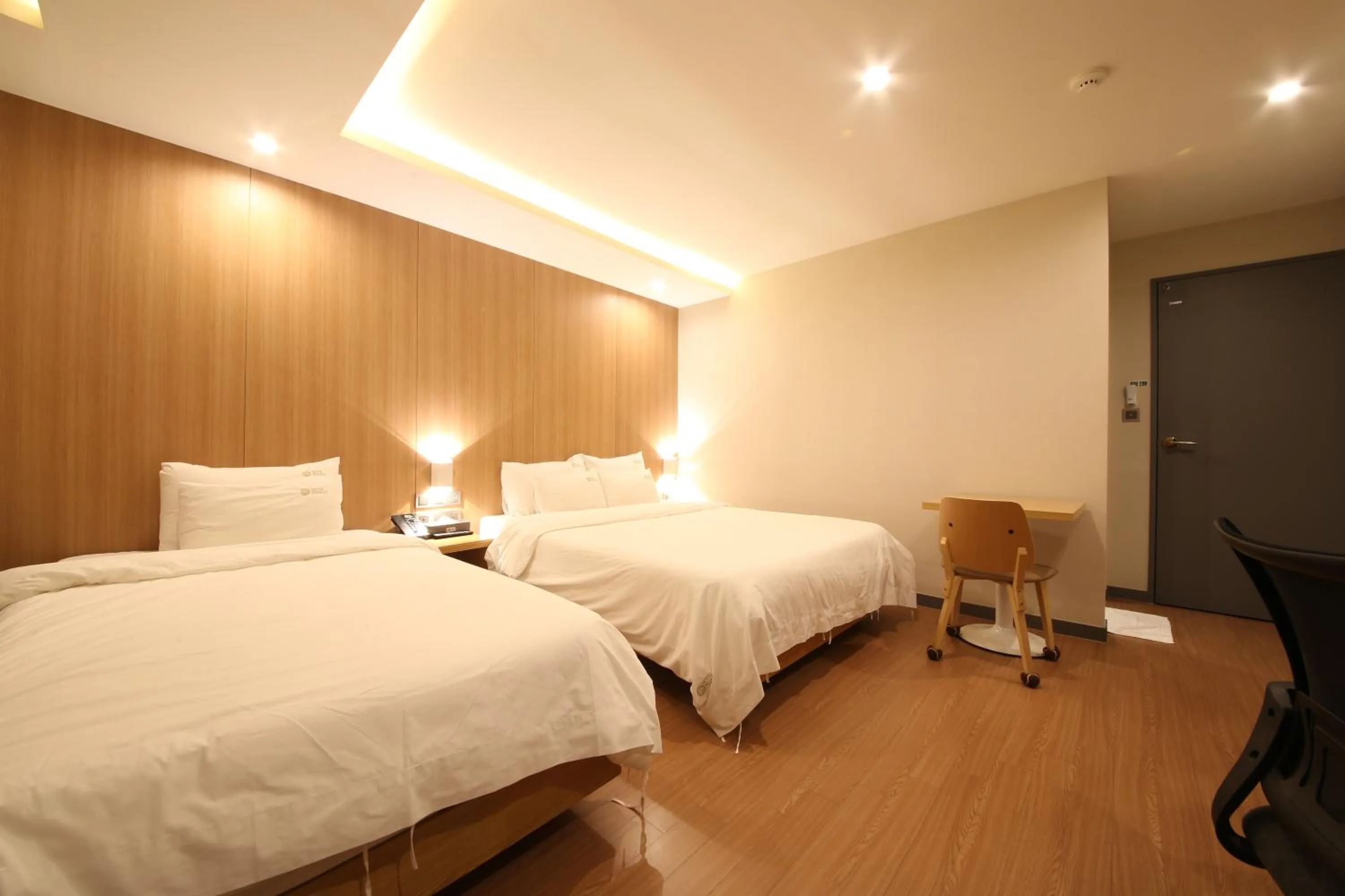 Photo of the whole room, Bed in Hotel Prima Busan