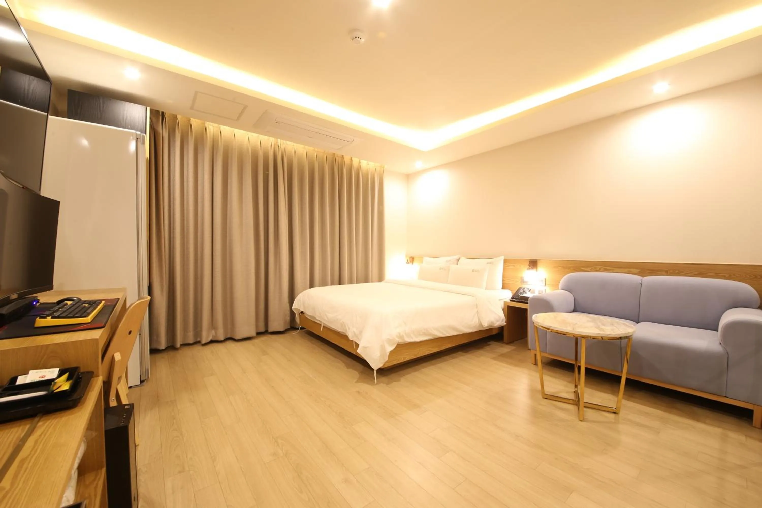 Photo of the whole room, Bed in Hotel Prima Busan