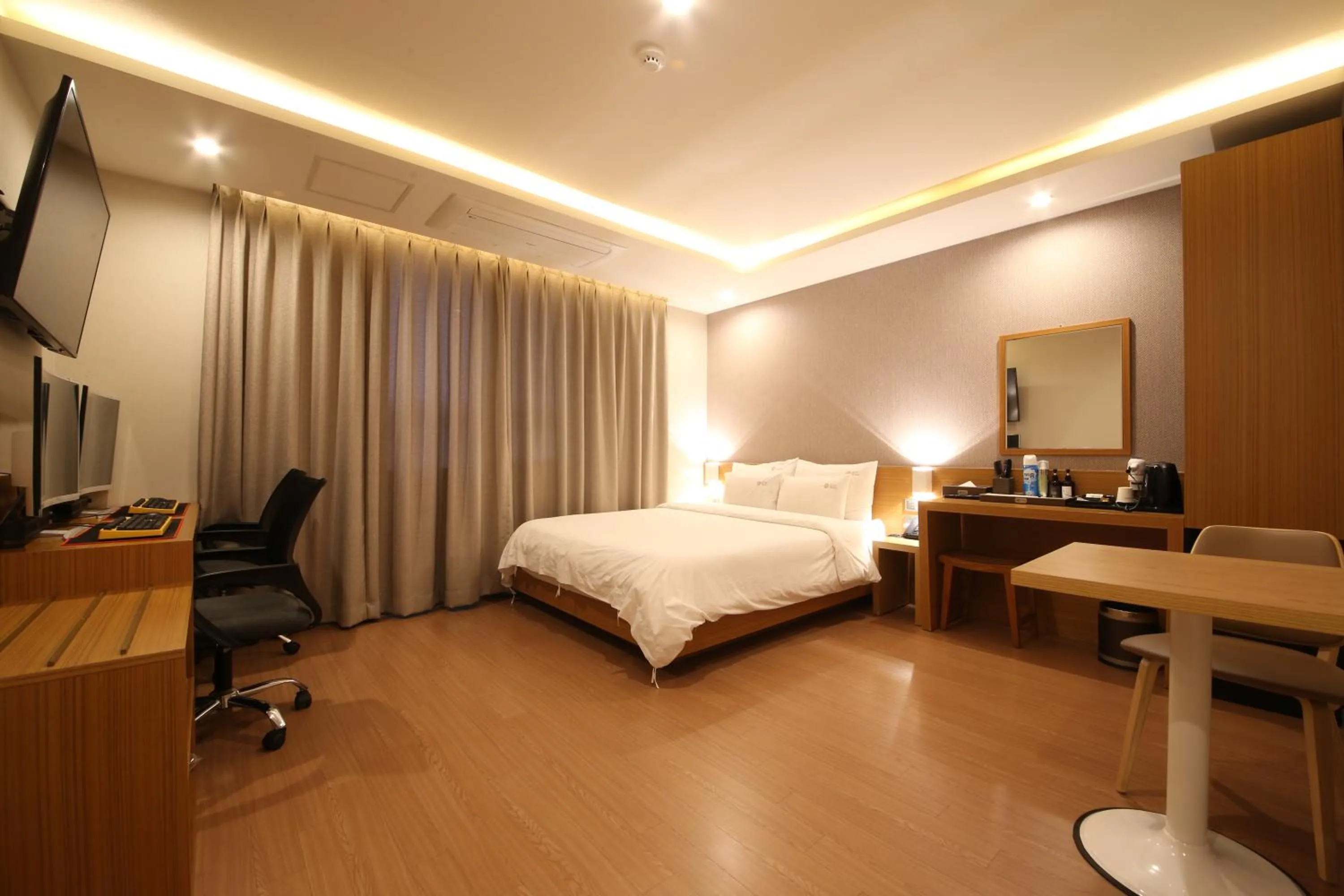 Photo of the whole room, Bed in Hotel Prima Busan