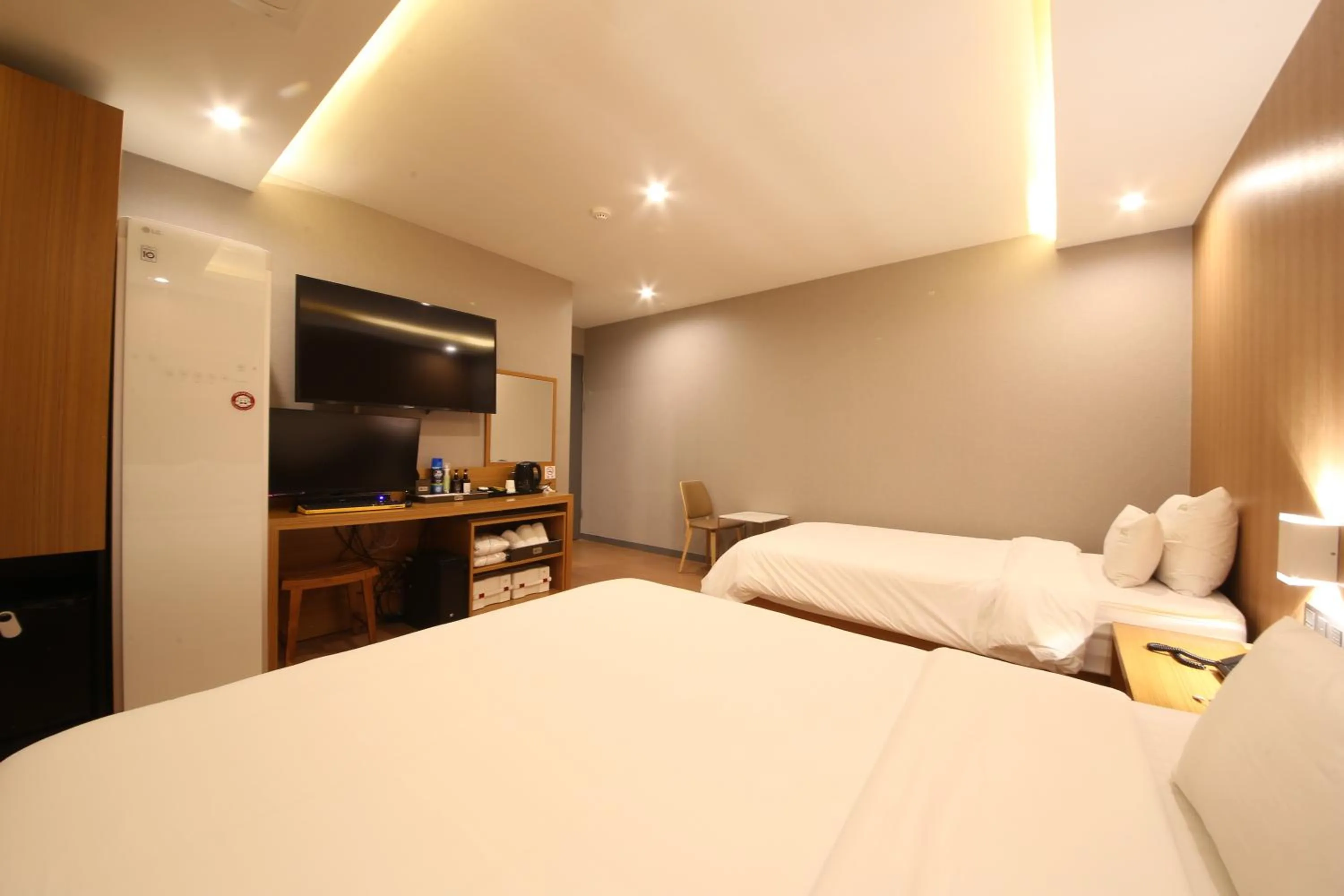 Photo of the whole room, Bed in Hotel Prima Busan