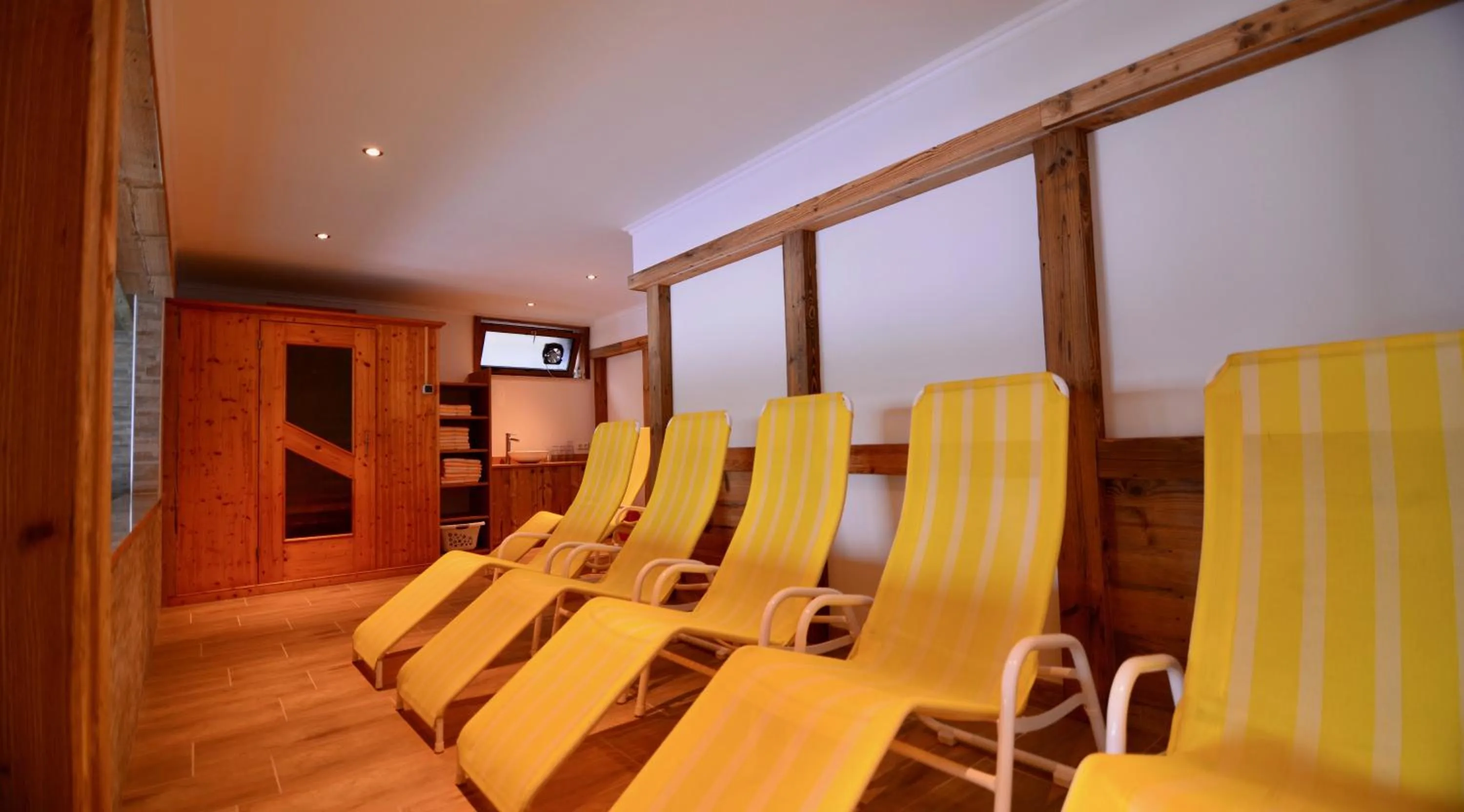 Swimming pool in Landhaus Birgit