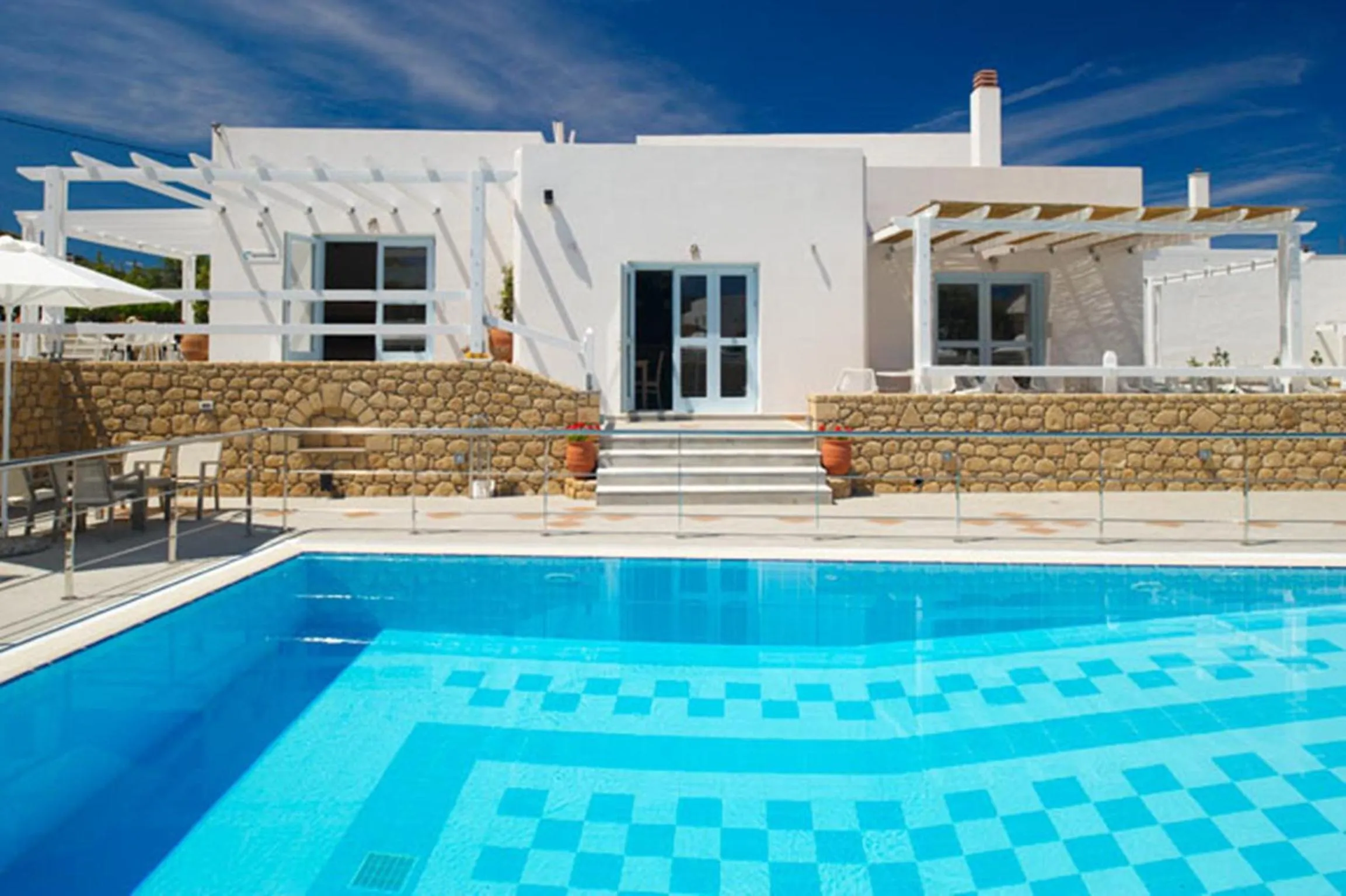 Swimming pool in Perigiali