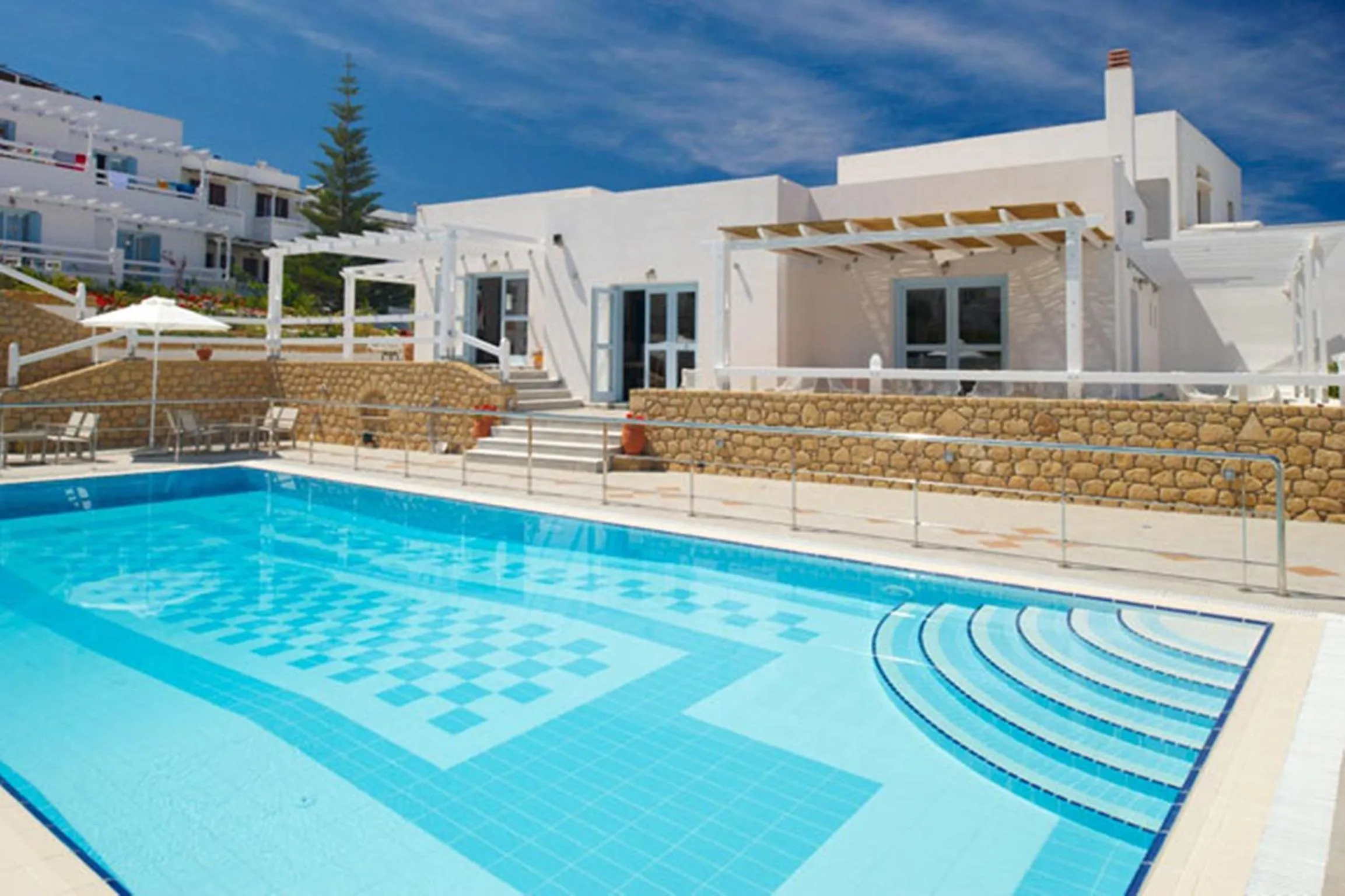 Swimming pool in Perigiali