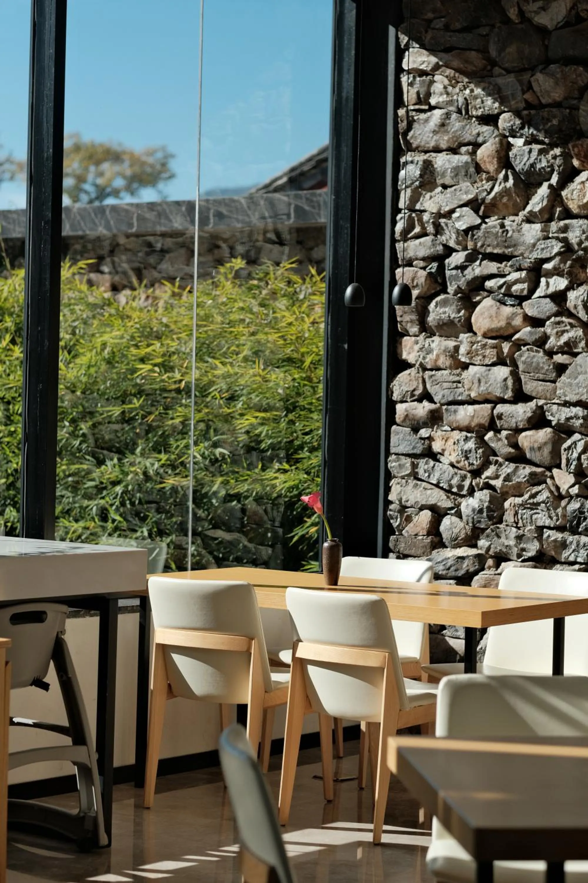 Restaurant/places to eat in The Rock Hotel