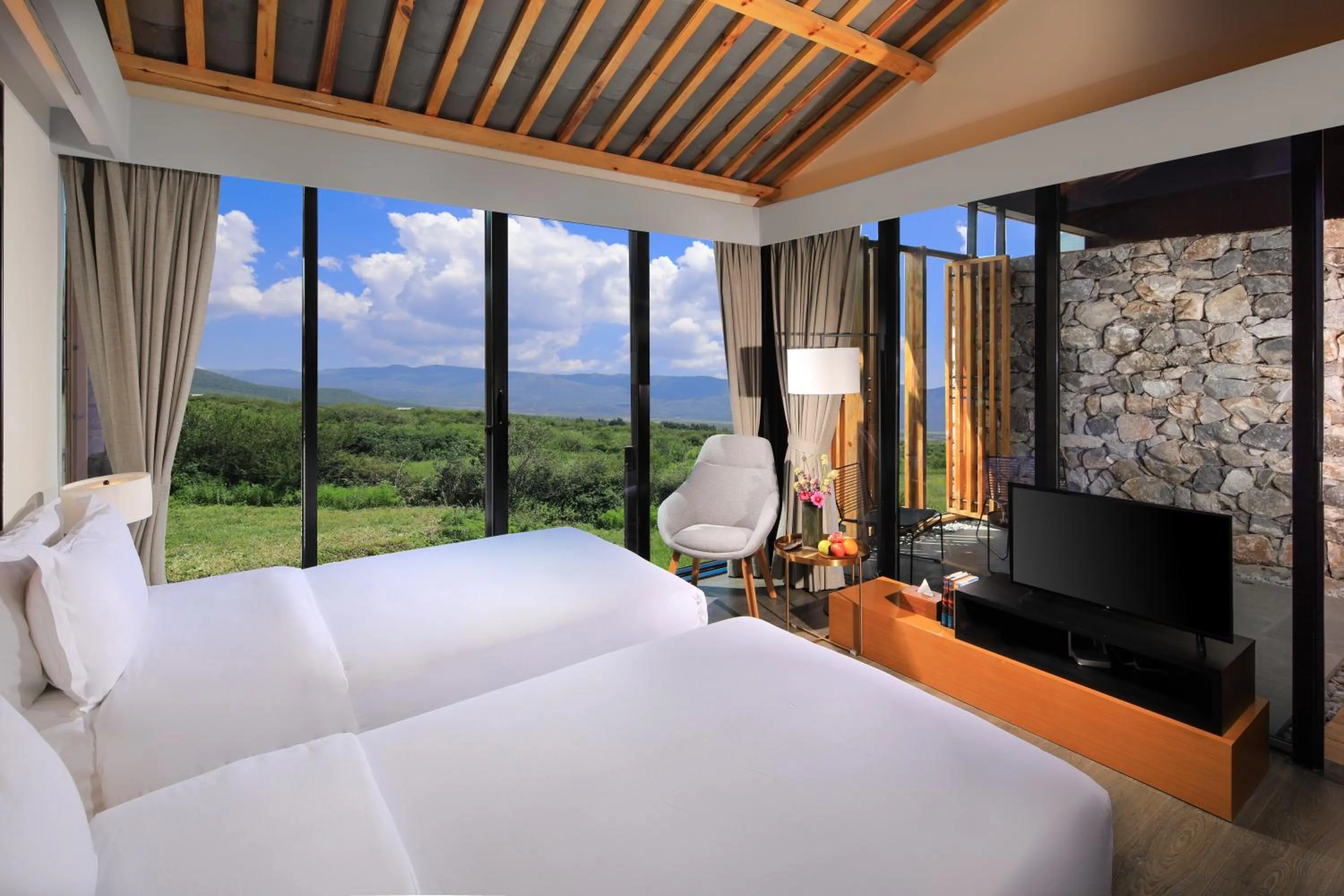 Photo of the whole room, Bed in The Rock Hotel