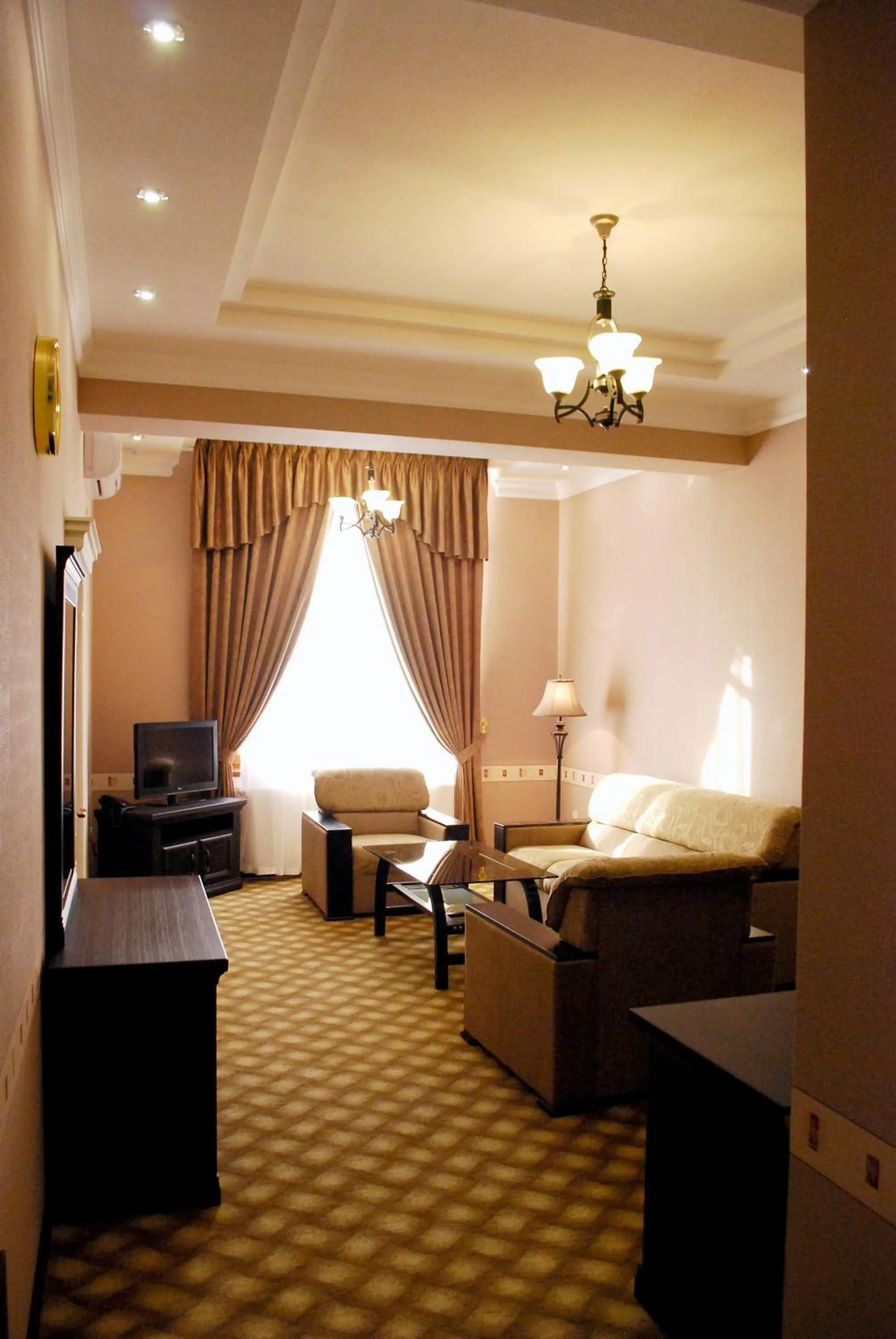 Seating area, Bed in Jahon Palace