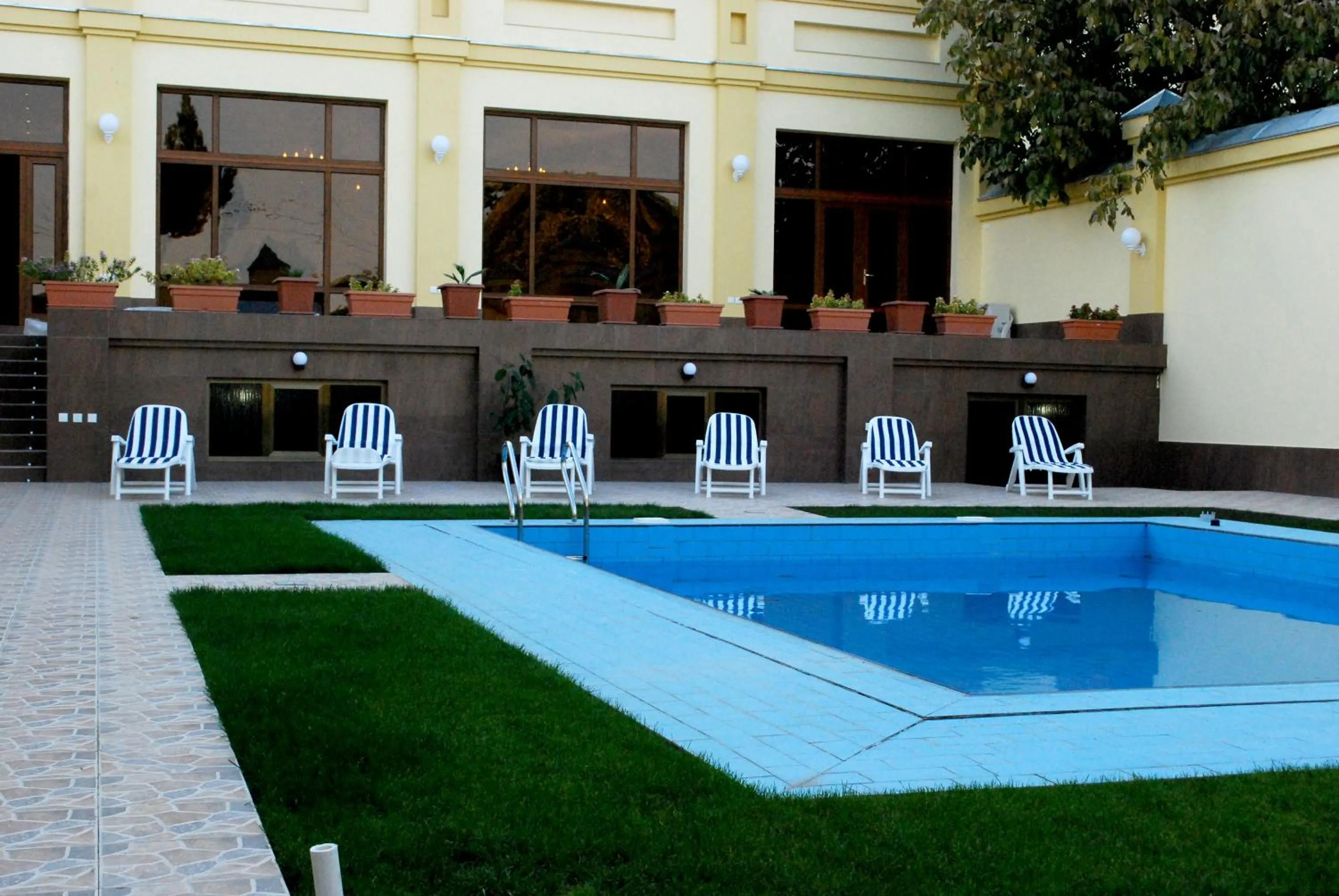 Swimming pool in Jahon Palace