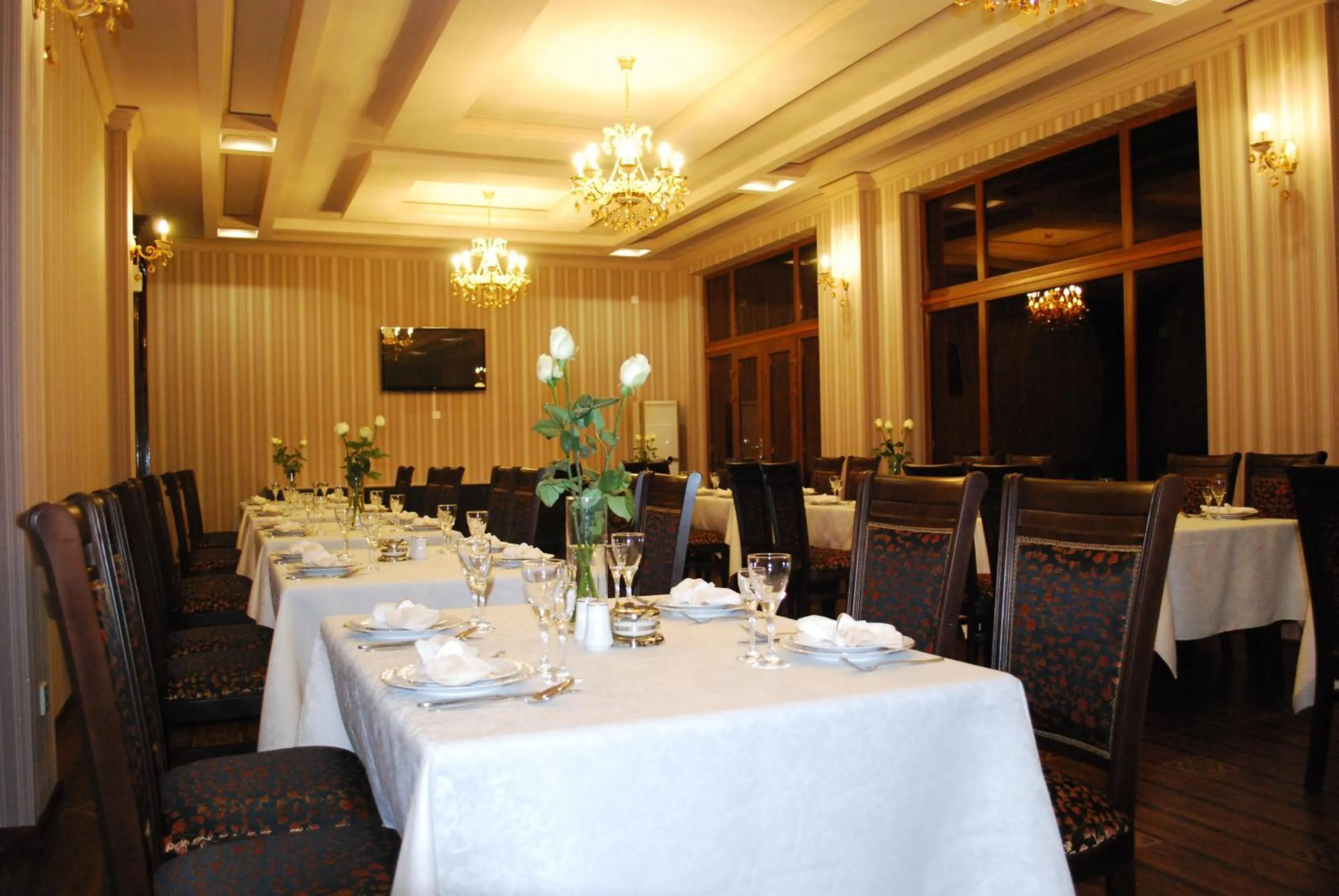 Restaurant/places to eat in Jahon Palace