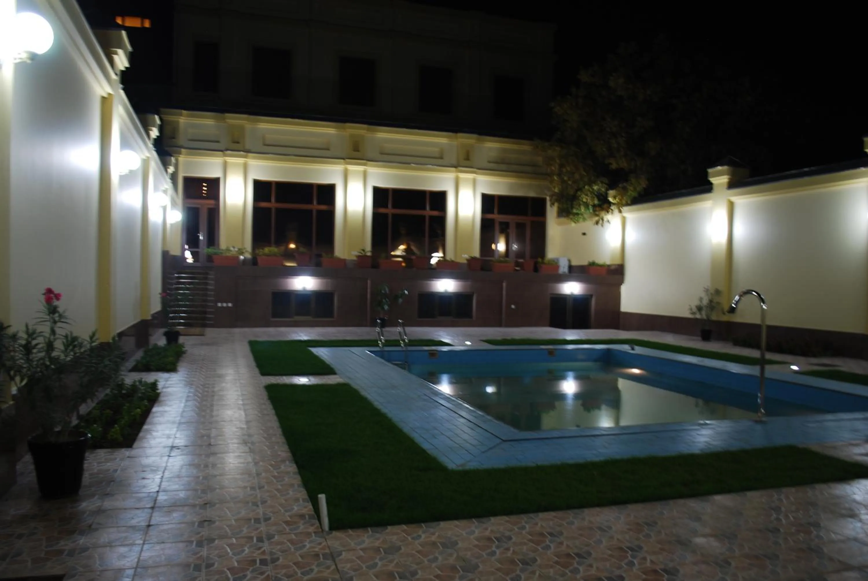 Swimming pool in Jahon Palace