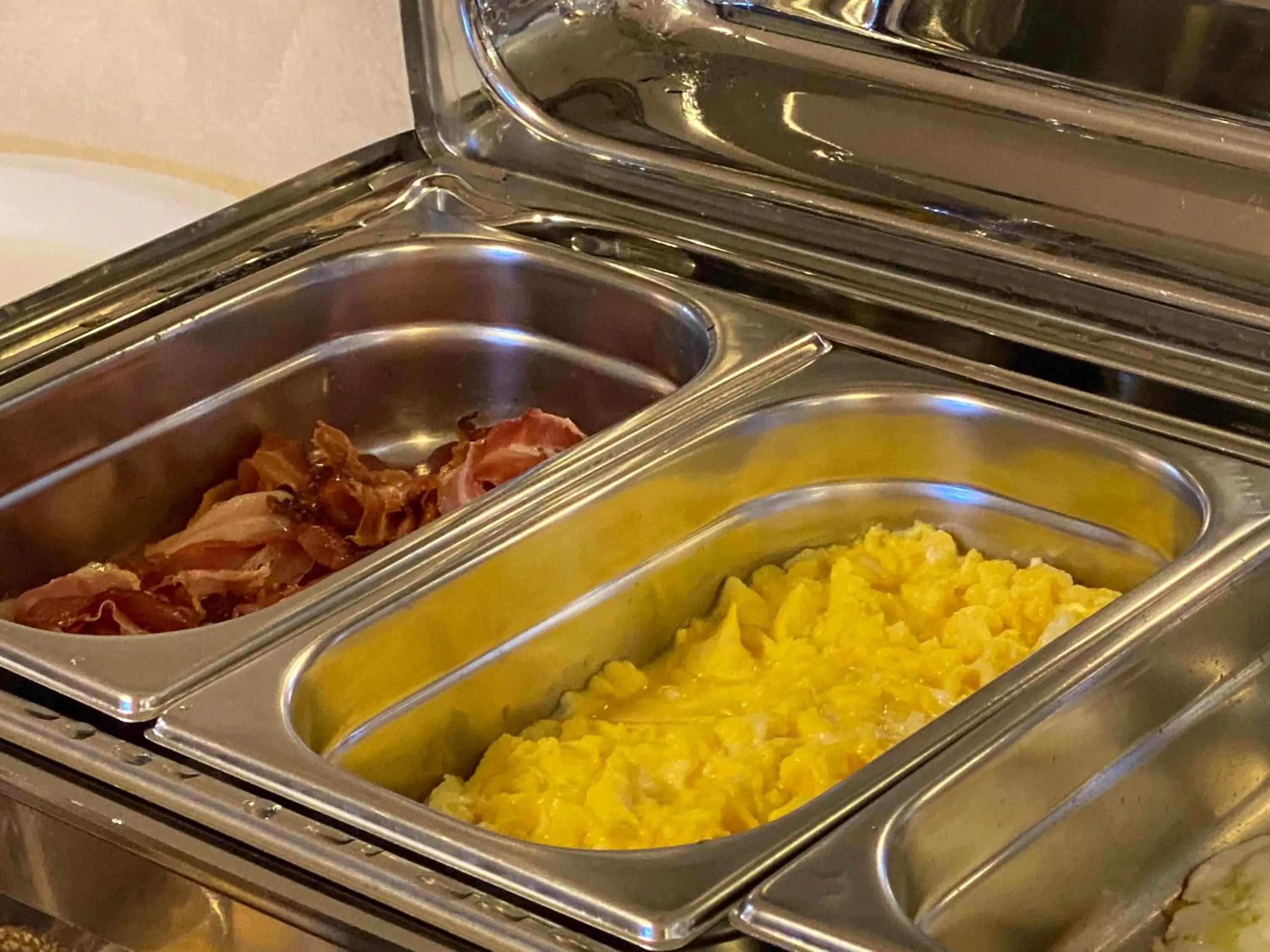 Continental breakfast in Hotel Villa Rosa