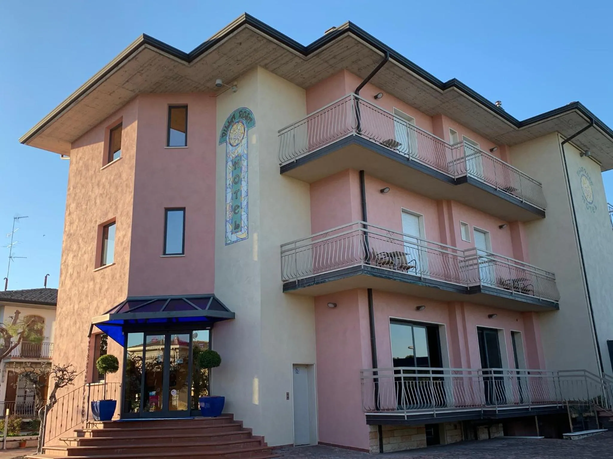 Property building in Hotel Villa Rosa