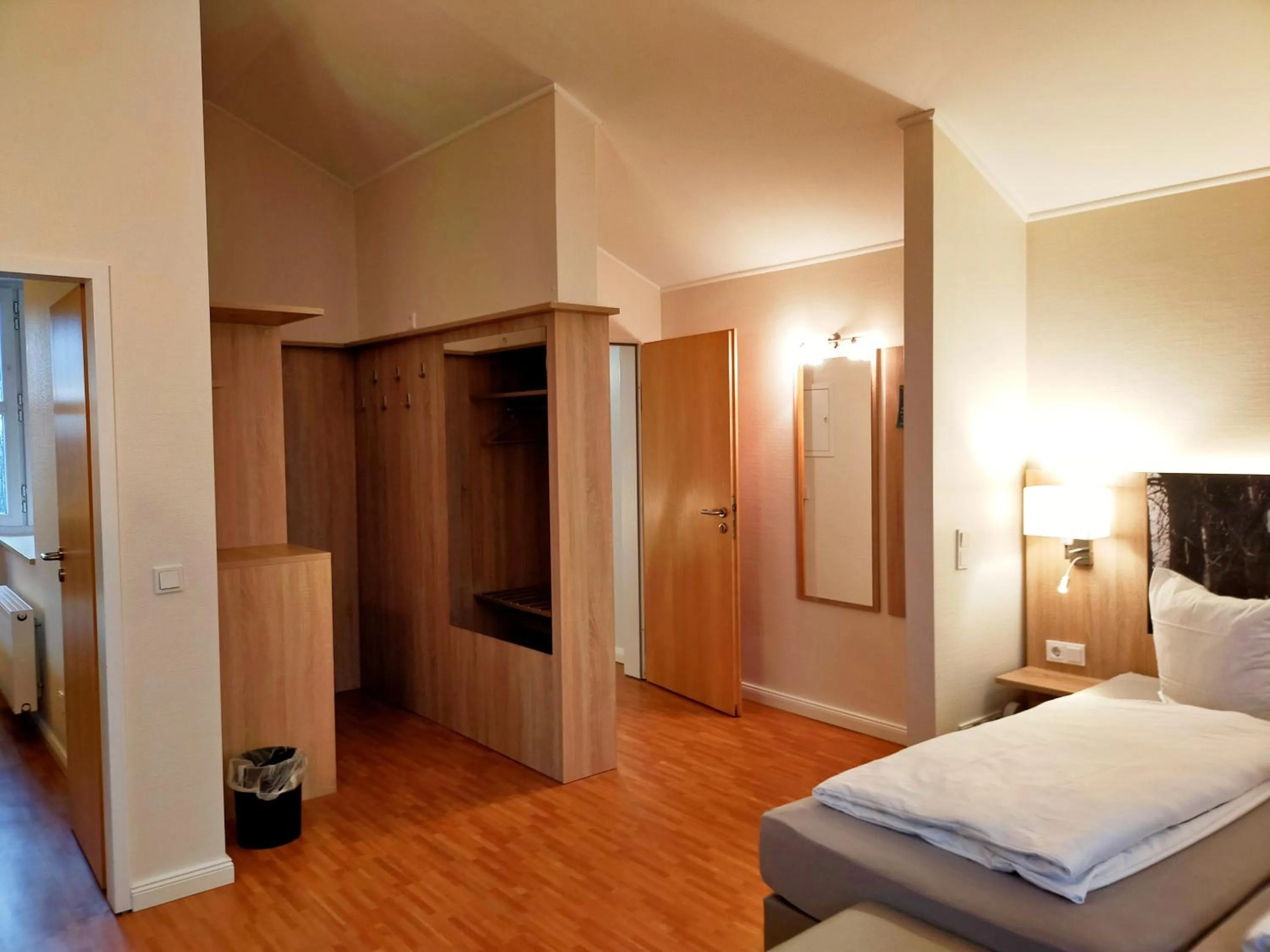 Photo of the whole room, Bed in Hotel Xtra Gleis