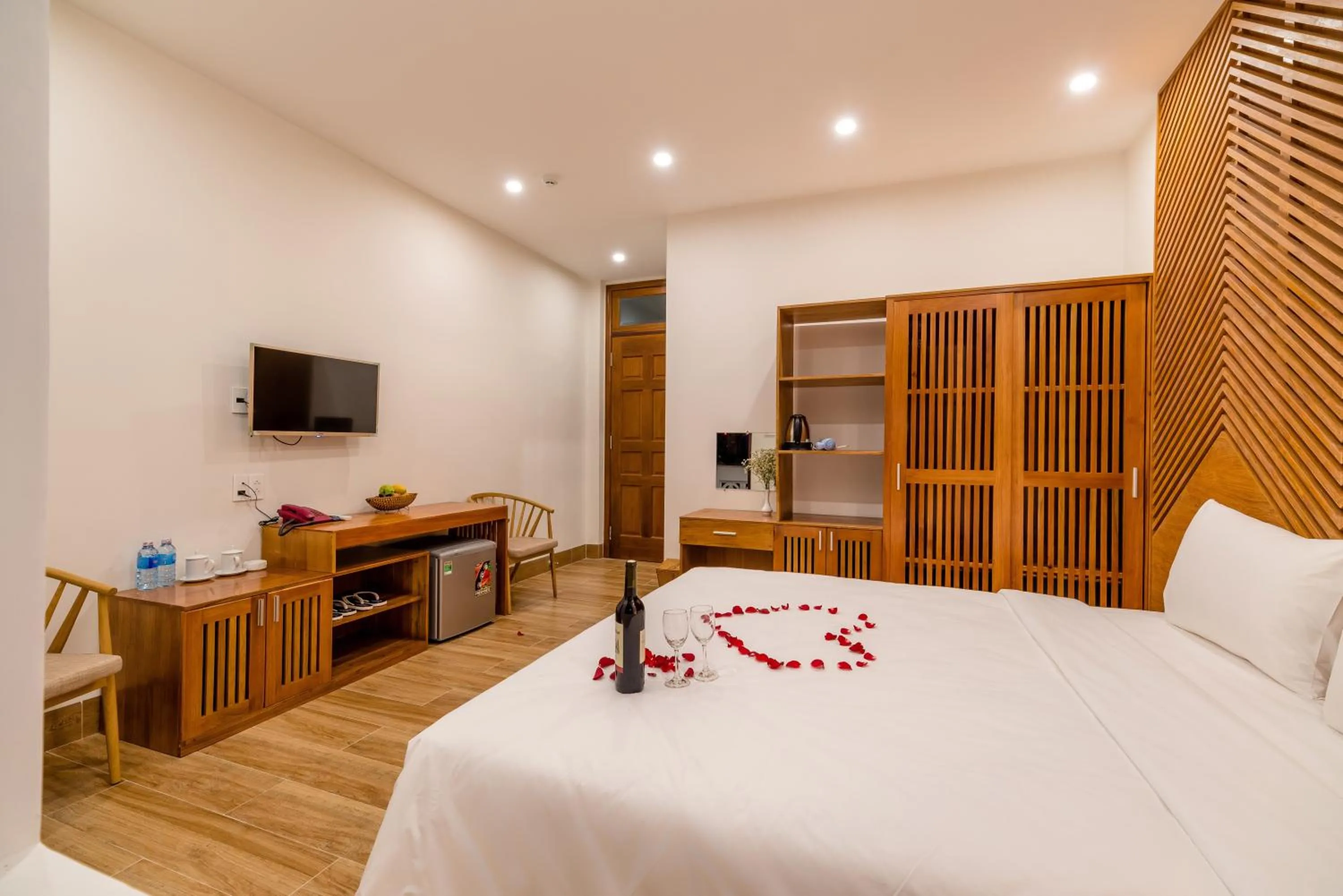 Photo of the whole room, Bed in Phong Phu Villa Hoi An