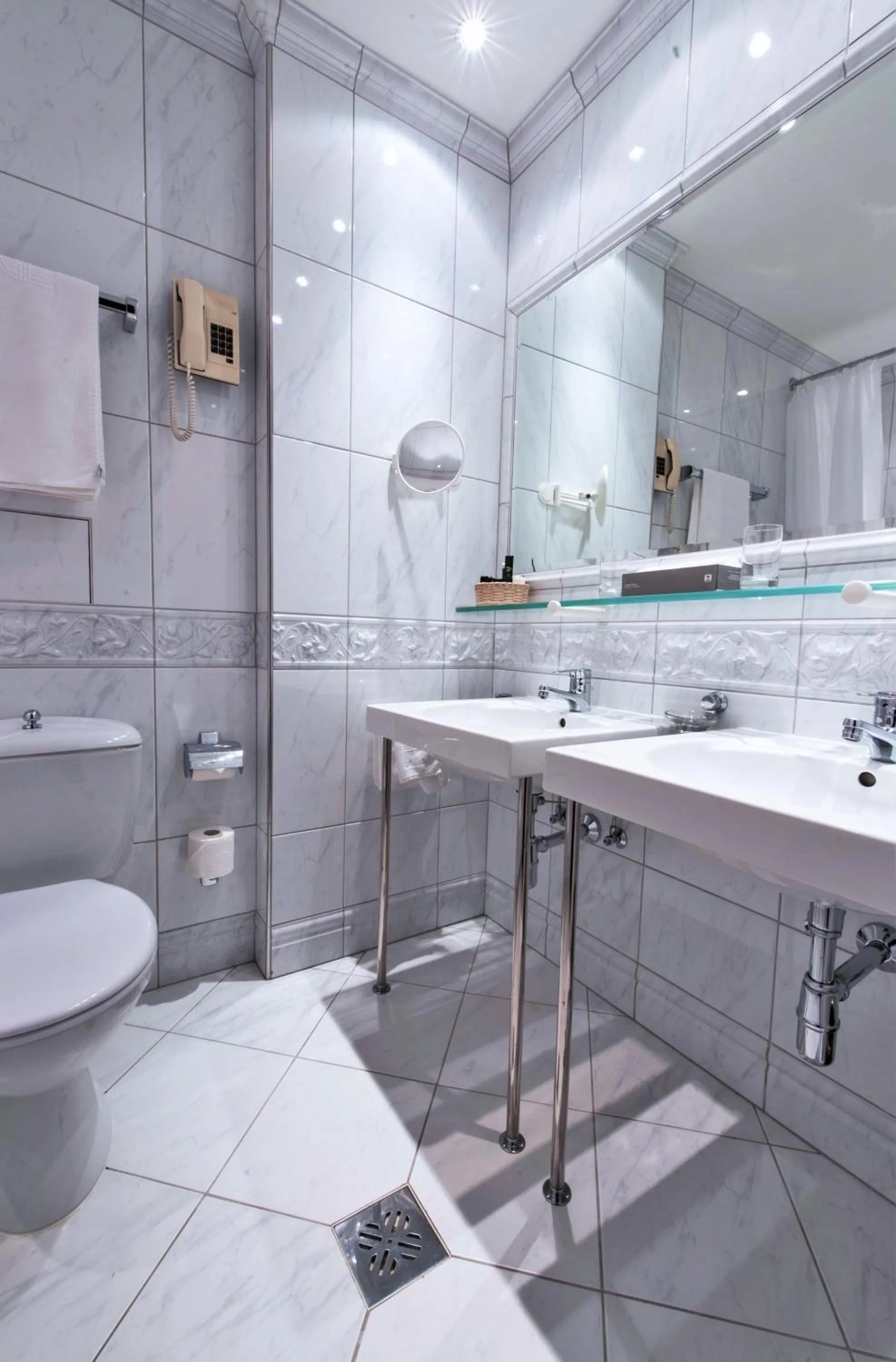 Bathroom in Hotel König von Ungarn