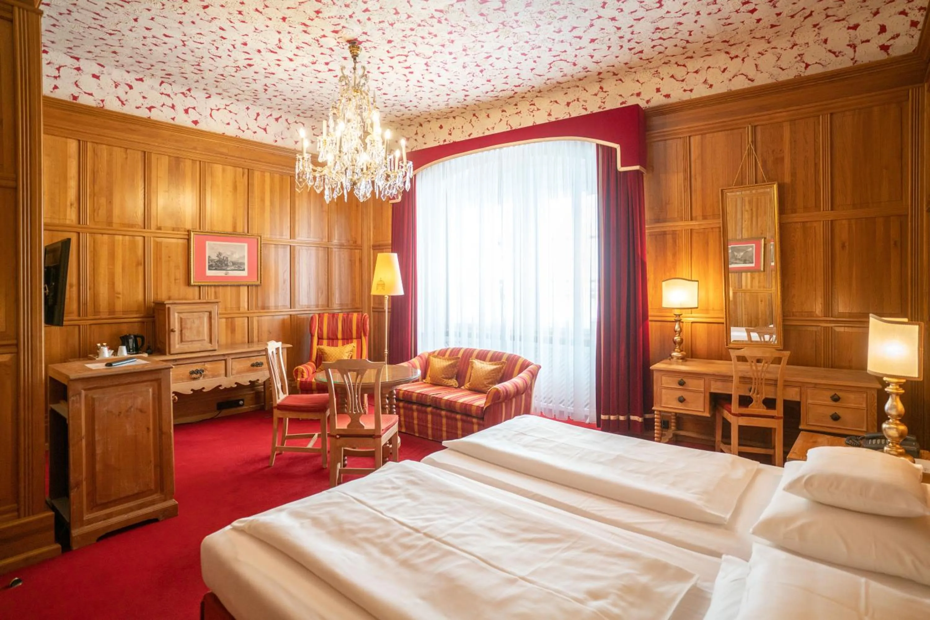 Photo of the whole room, Bed in Hotel König von Ungarn