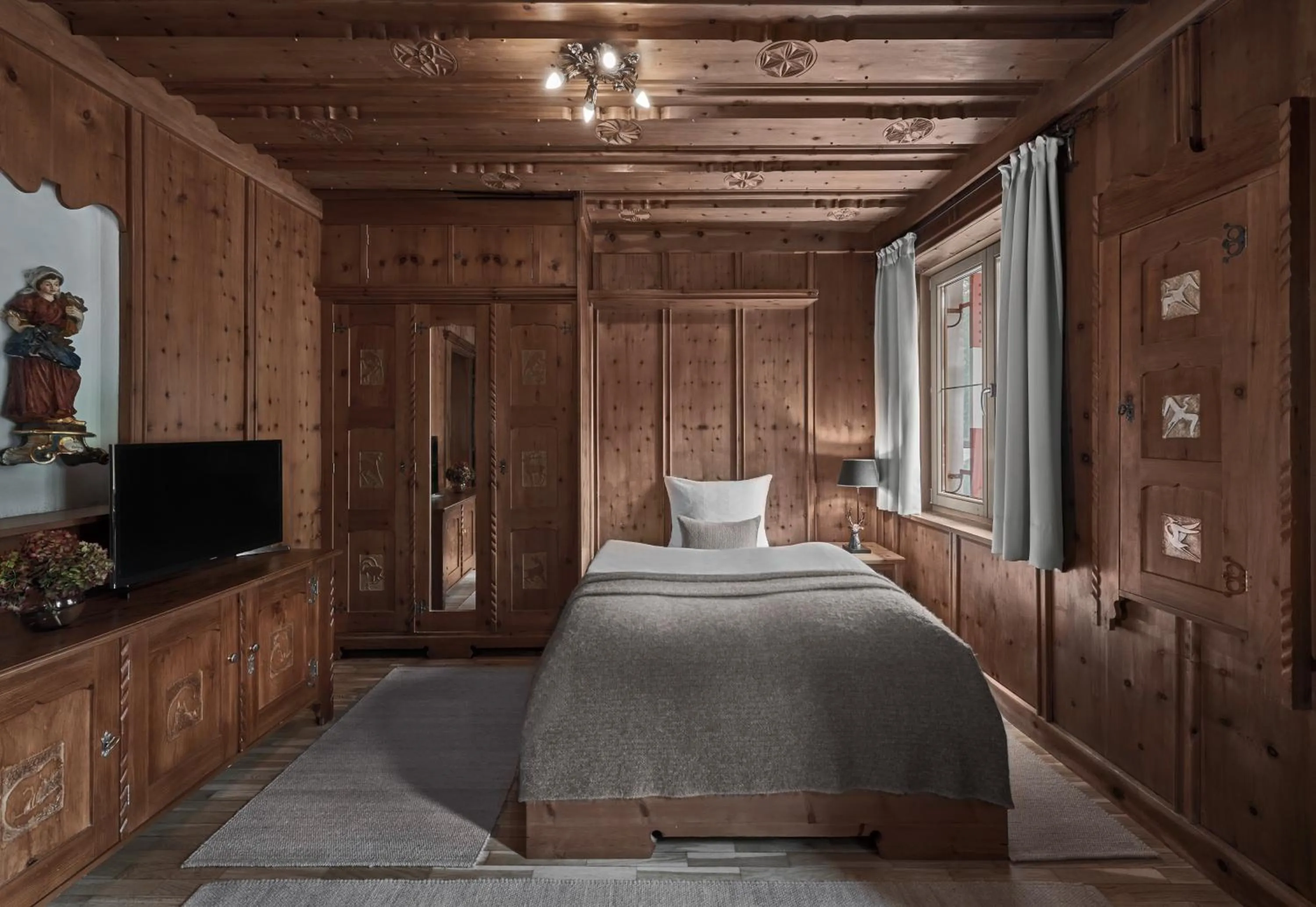 Photo of the whole room, Bed in Hotel Goldener Greif