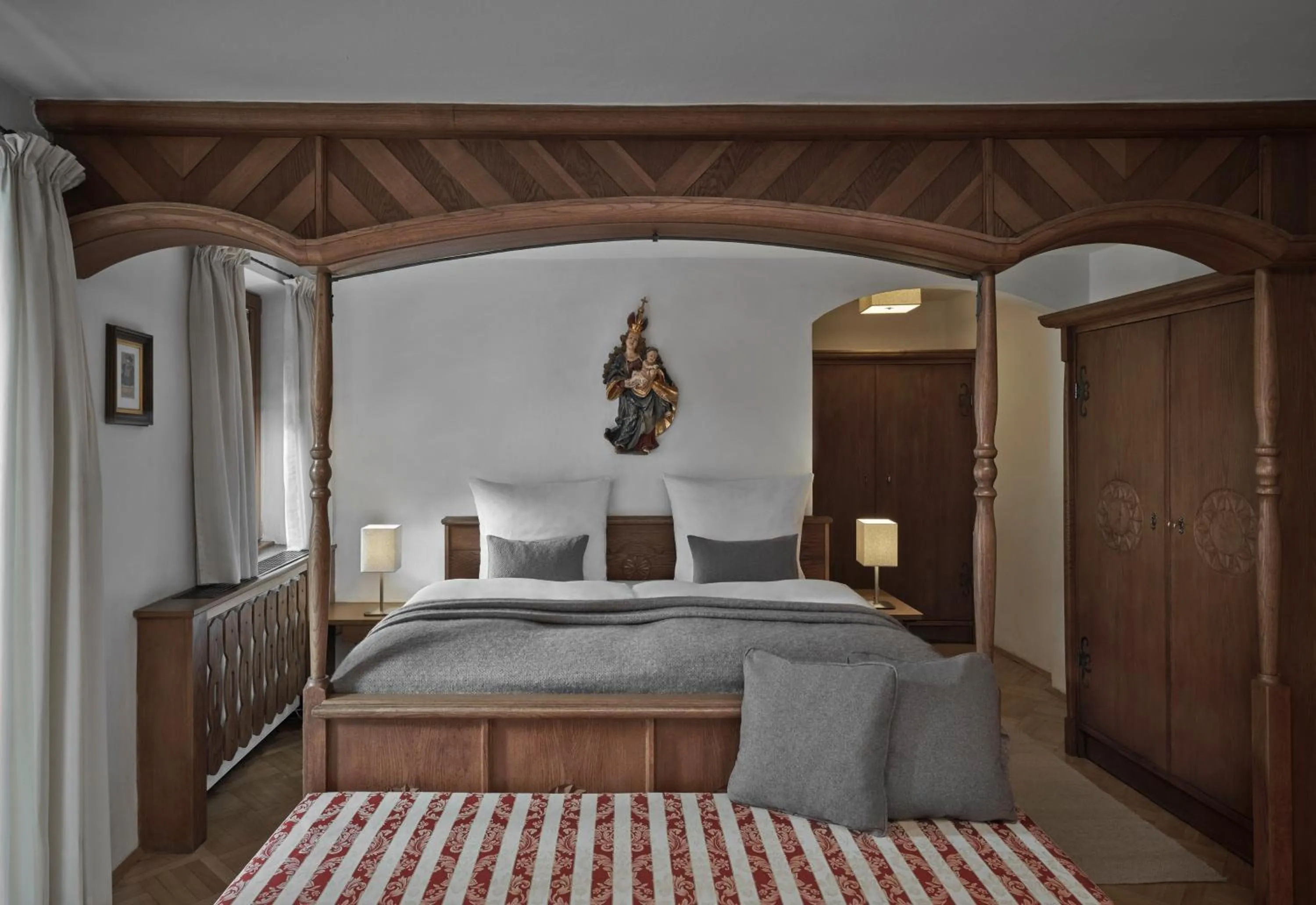 Bed in Hotel Goldener Greif