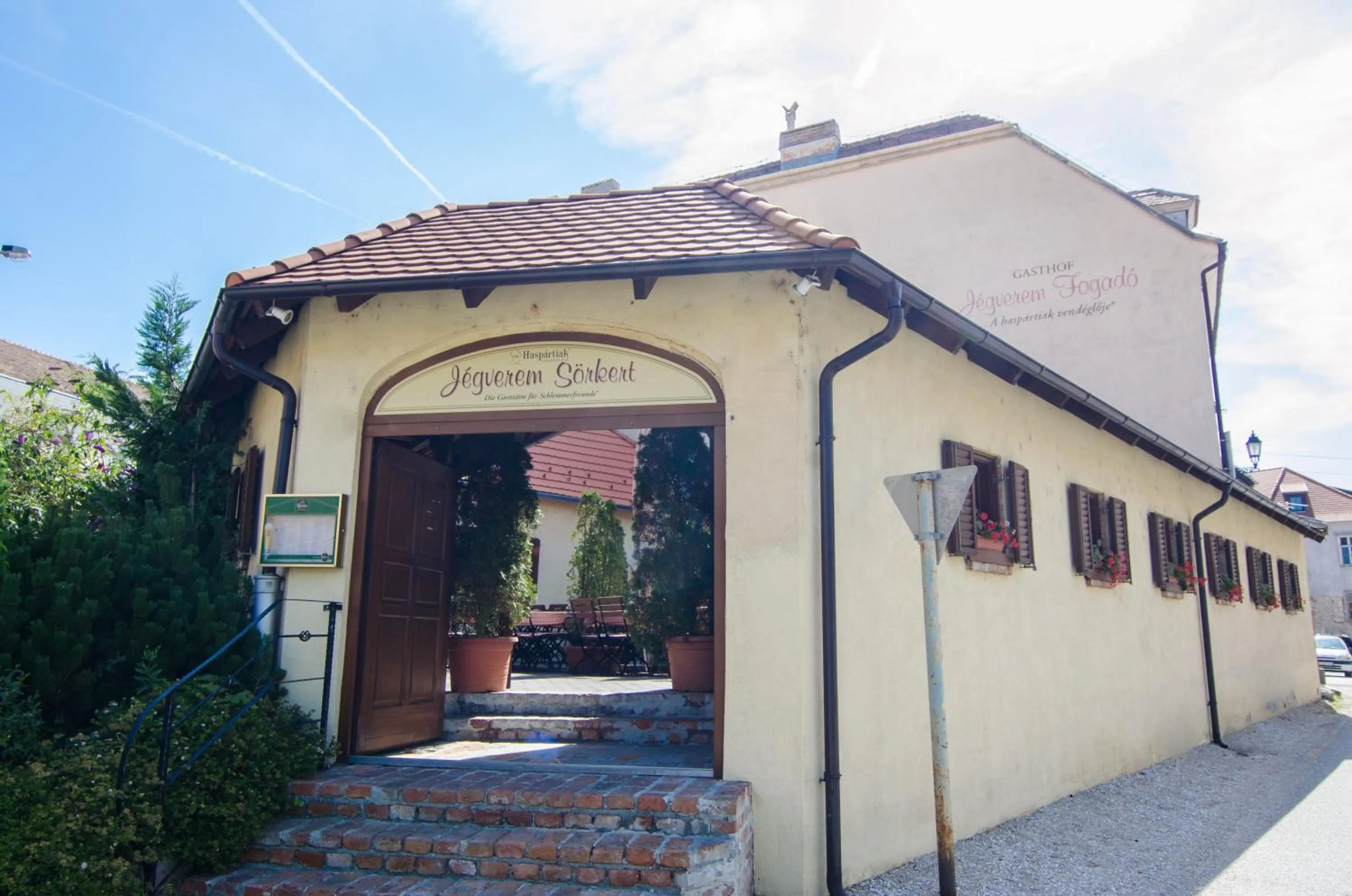 Facade/entrance in Jégverem Fogadó