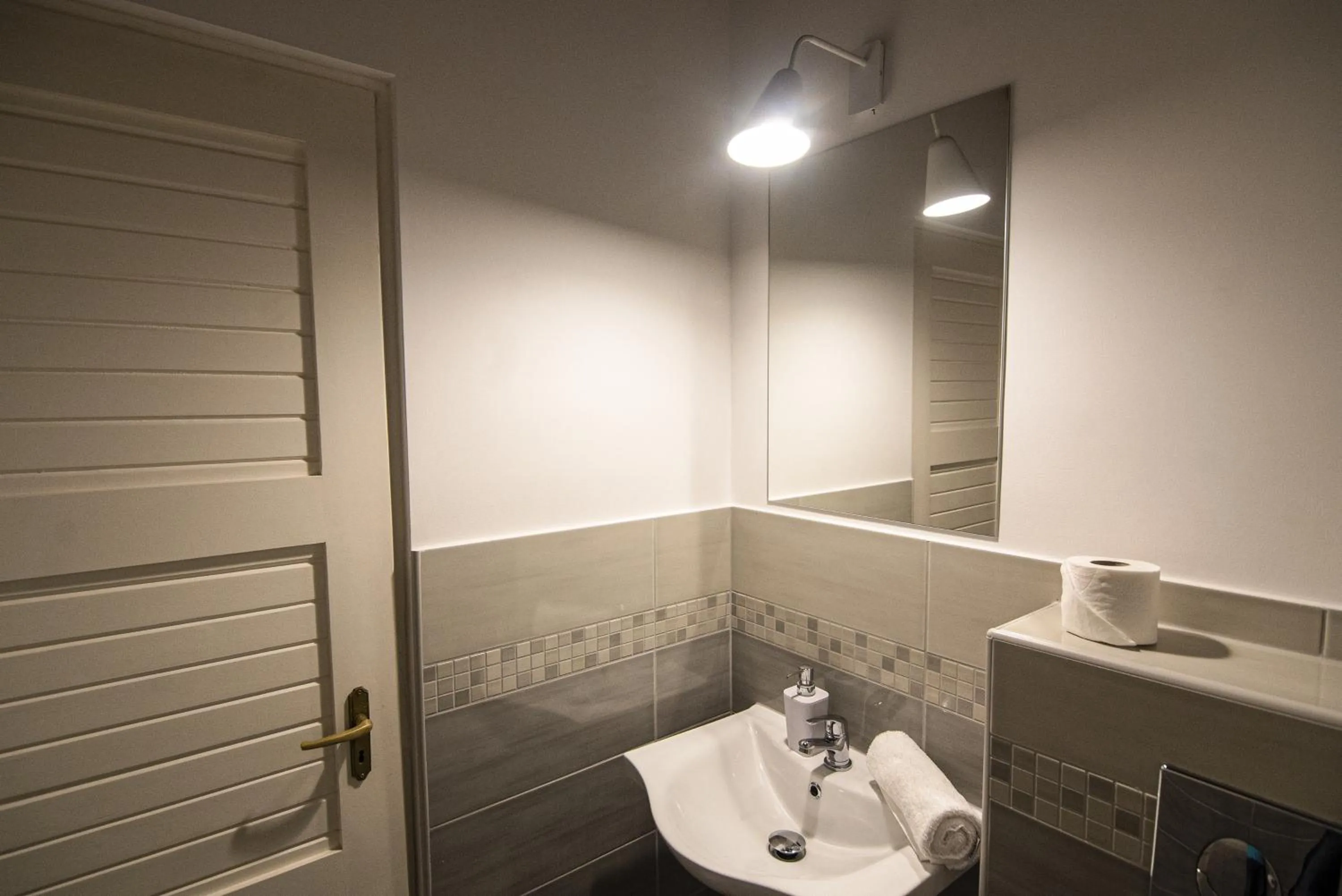 Bathroom in Jégverem Fogadó