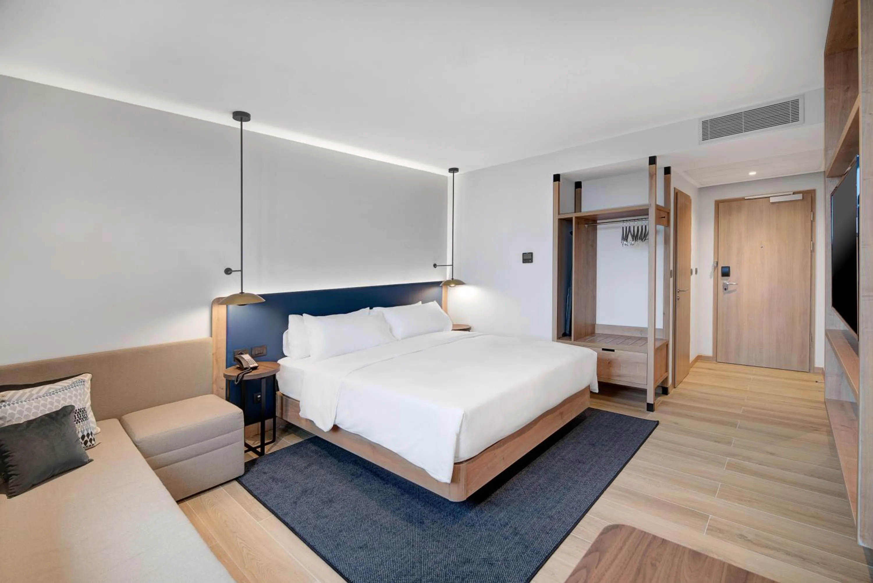 Bed in Hilton Garden Inn Bucharest Airport