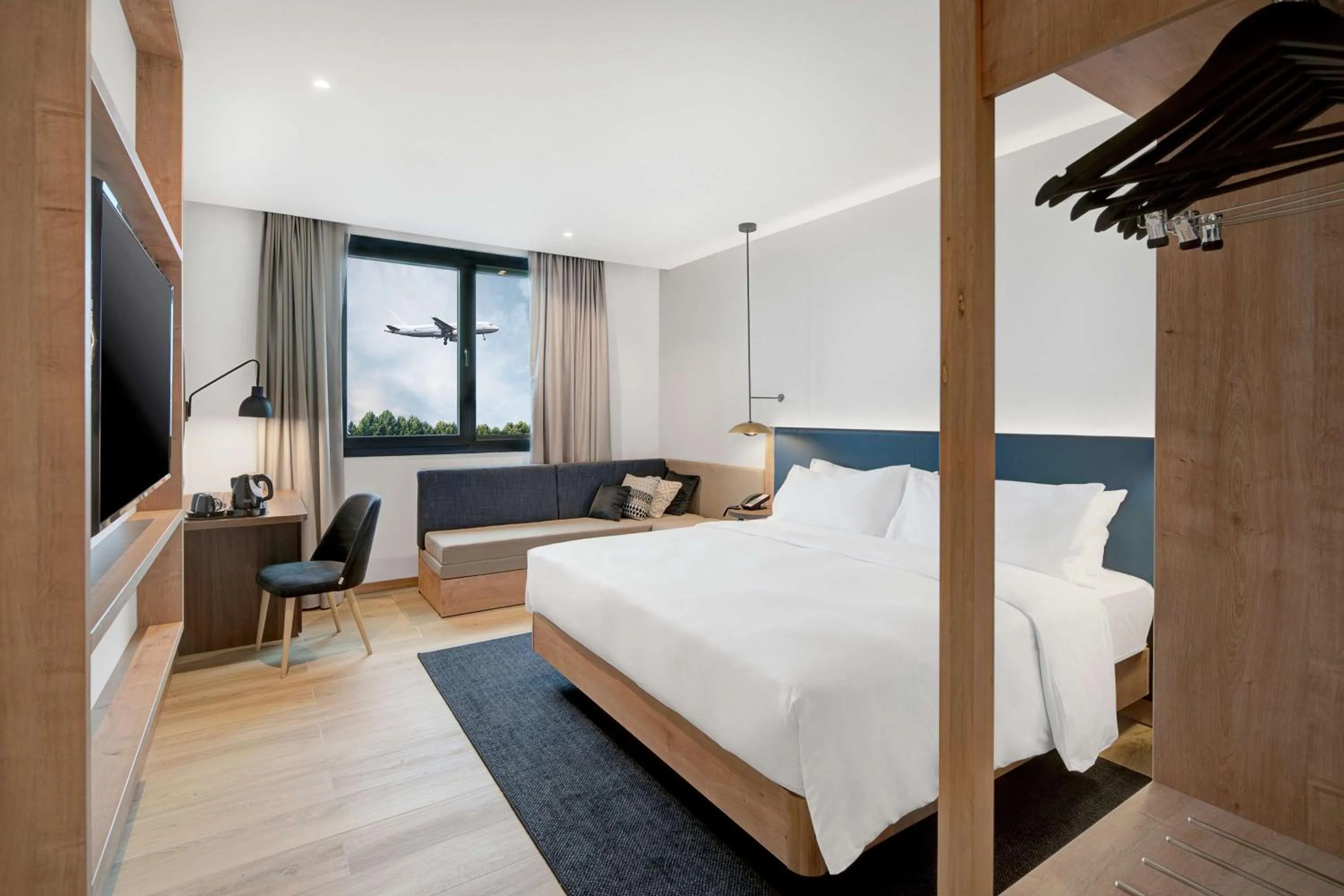 Bedroom, Bed in Hilton Garden Inn Bucharest Airport