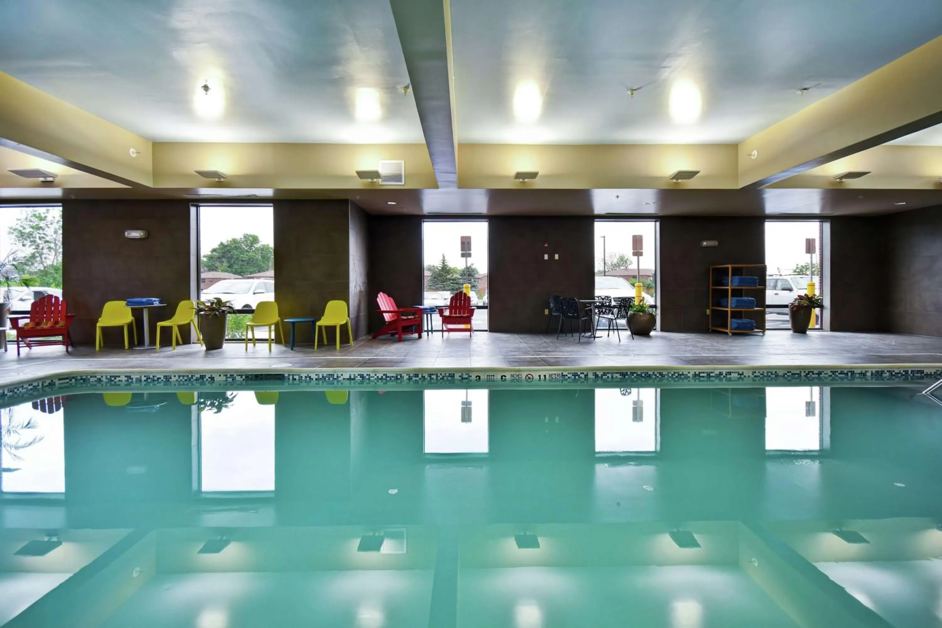 Swimming pool in Home2 Suites By Hilton Amherst Buffalo
