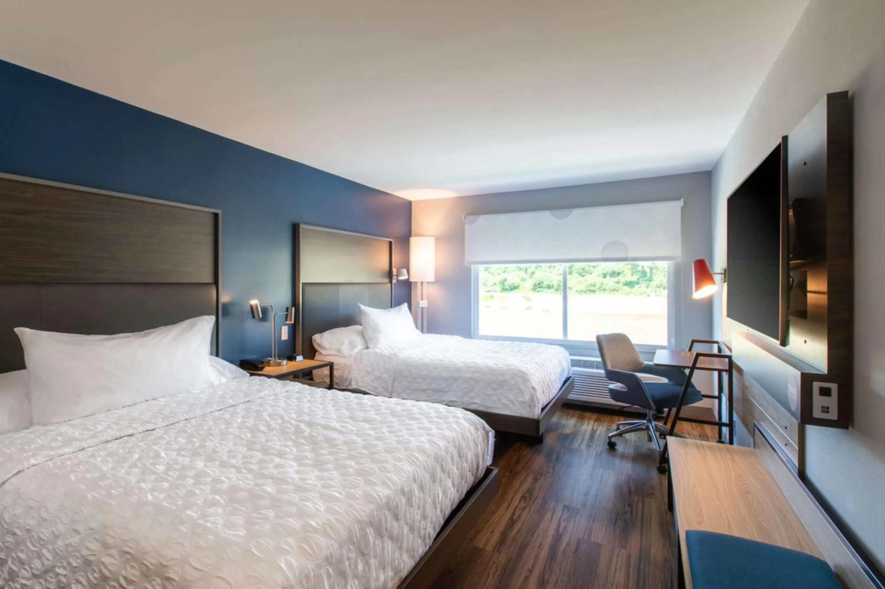 Bedroom, Bed in Tru By Hilton Seneca Clemson Sc