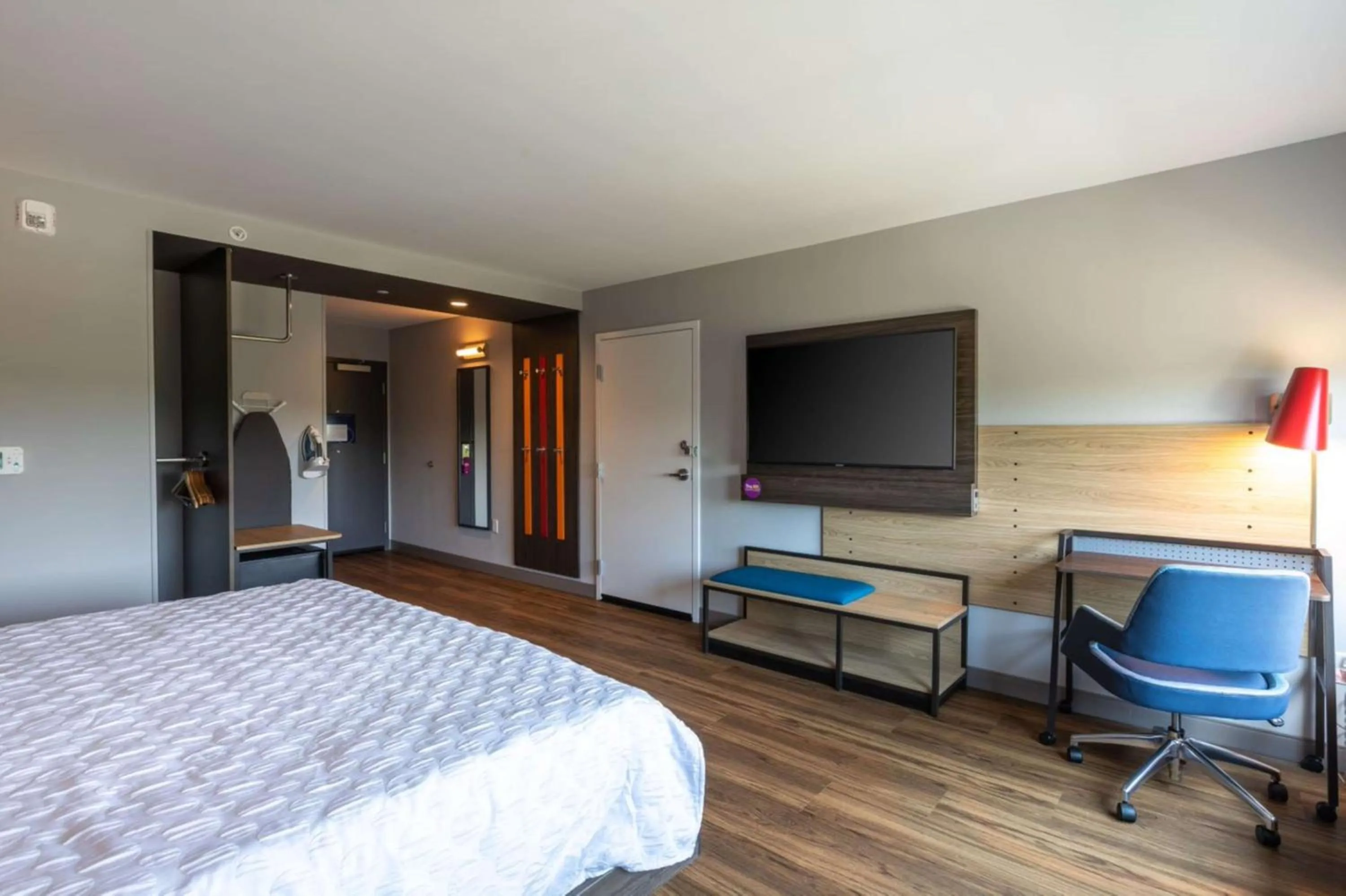 Bedroom, Bed in Tru By Hilton Seneca Clemson Sc