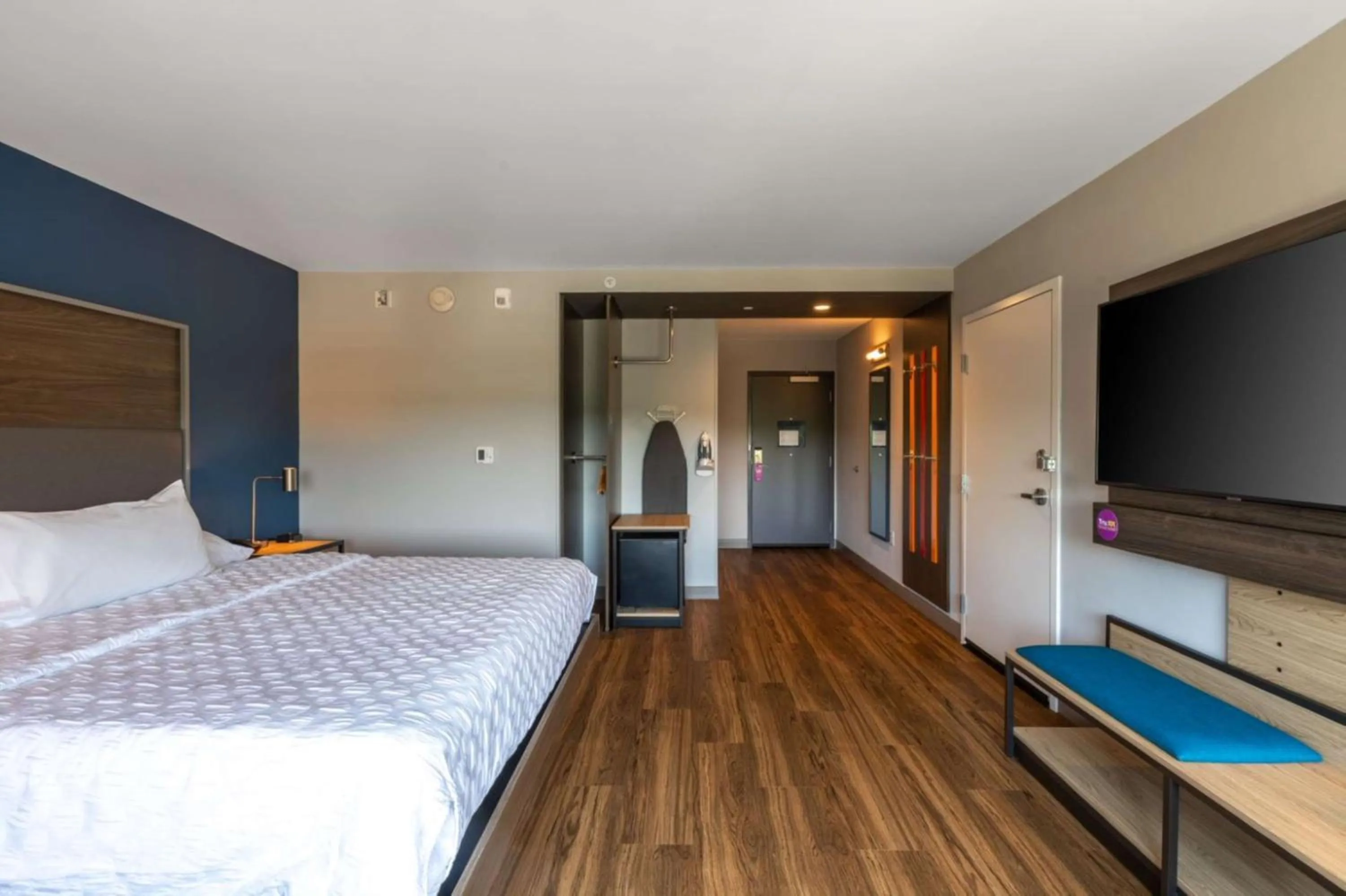 Bedroom, Bed in Tru By Hilton Seneca Clemson Sc